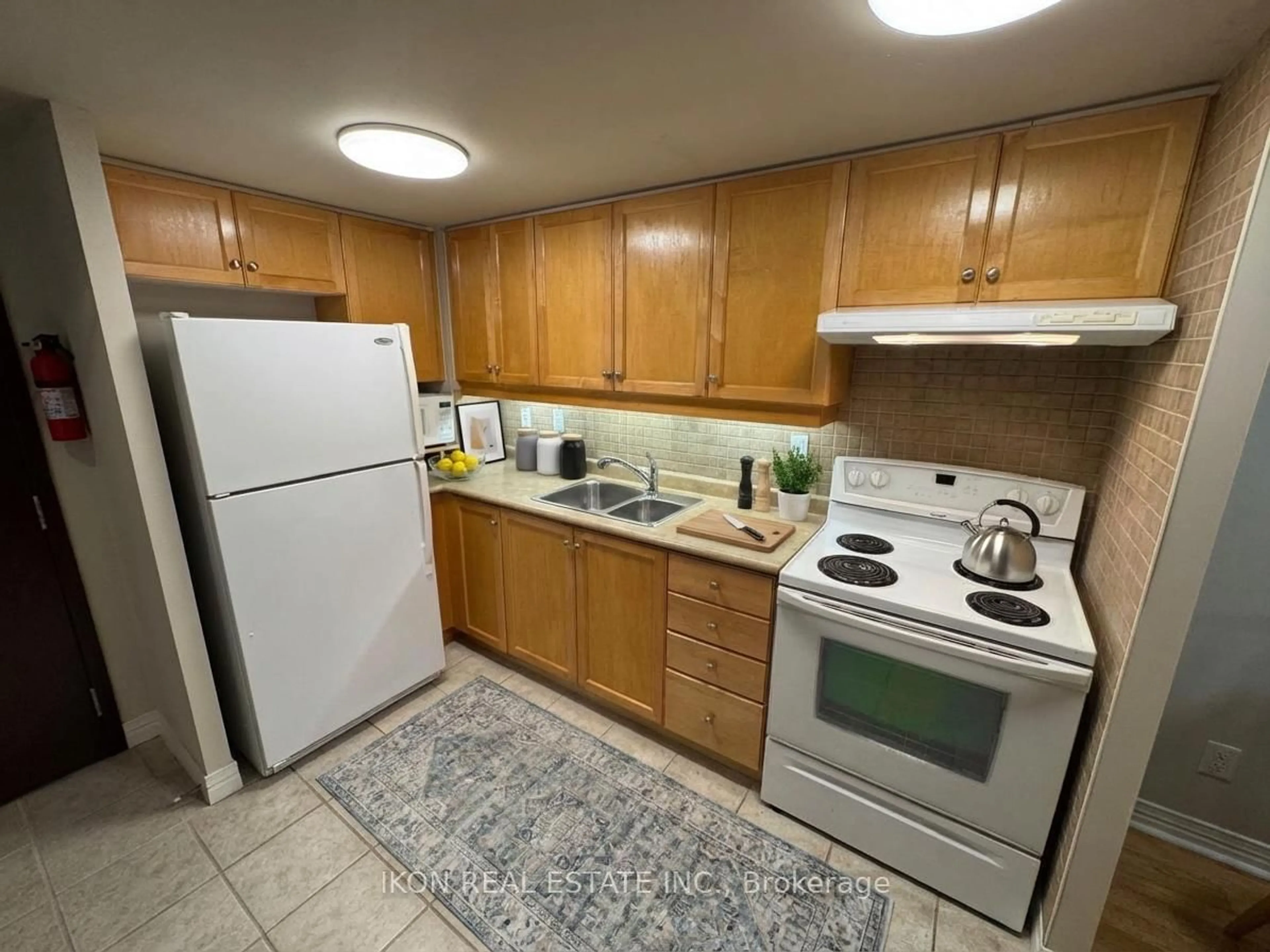 Standard kitchen, unknown for 100 Scottfield Dr #615, Toronto Ontario M1S 5W5