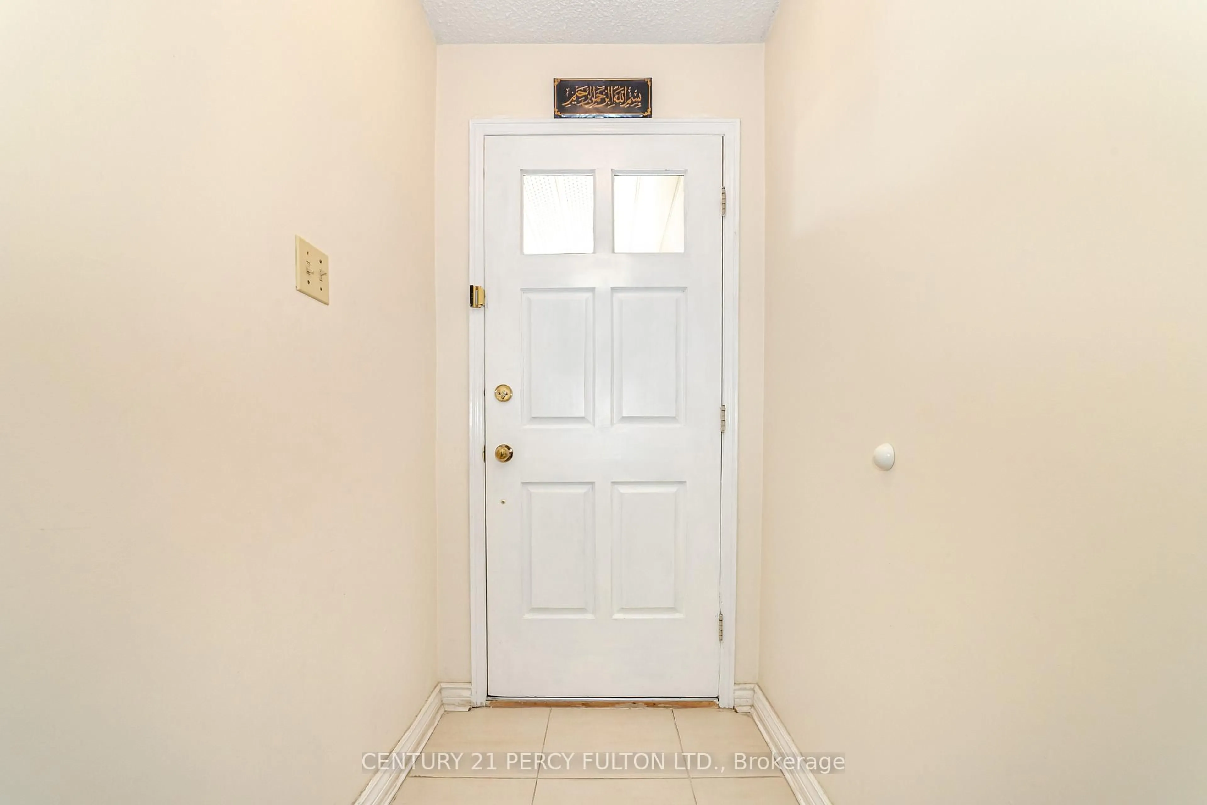 Indoor entryway for 1634 Beaton Way, Pickering Ontario L1X 1X8