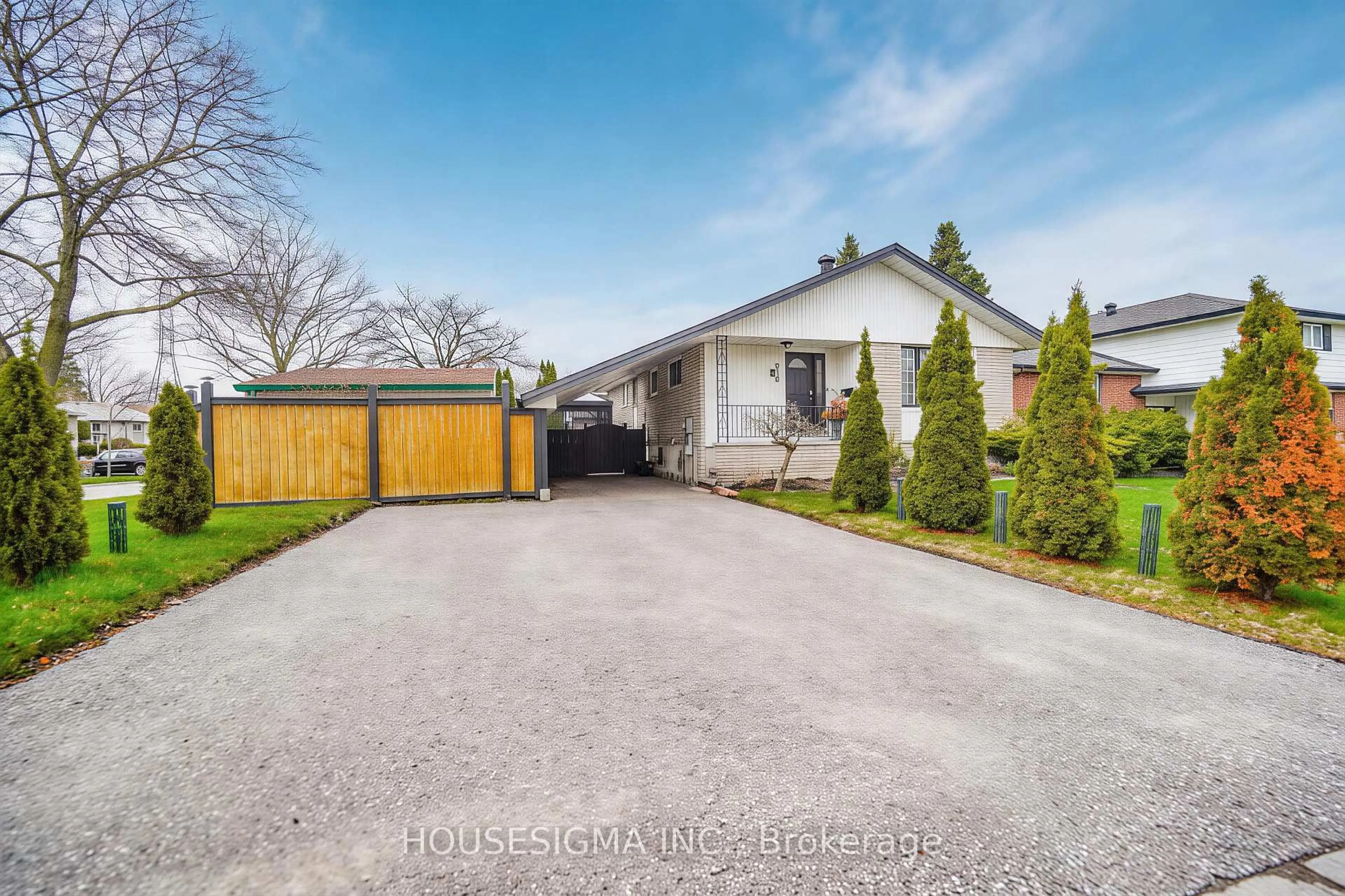 A pic from outside/outdoor area/front of a property/back of a property/a pic from drone, street for 919 Central Park Blvd, Oshawa Ontario L1G 6V8