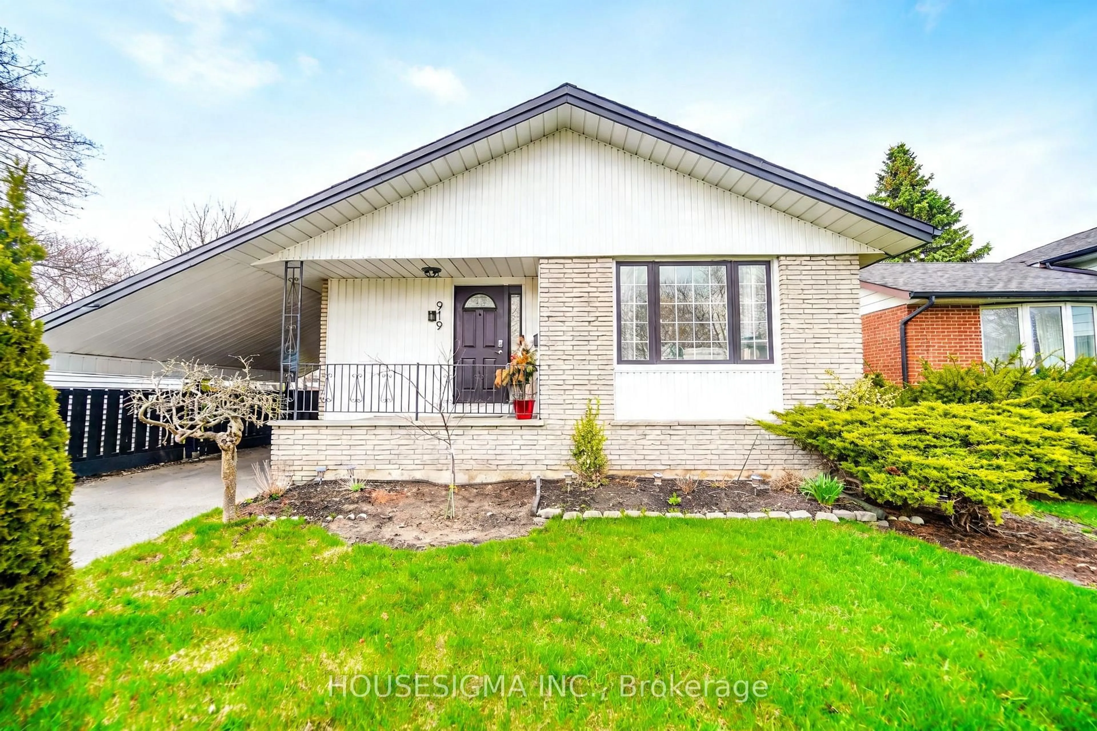 Unknown for 919 Central Park Blvd, Oshawa Ontario L1G 6V8