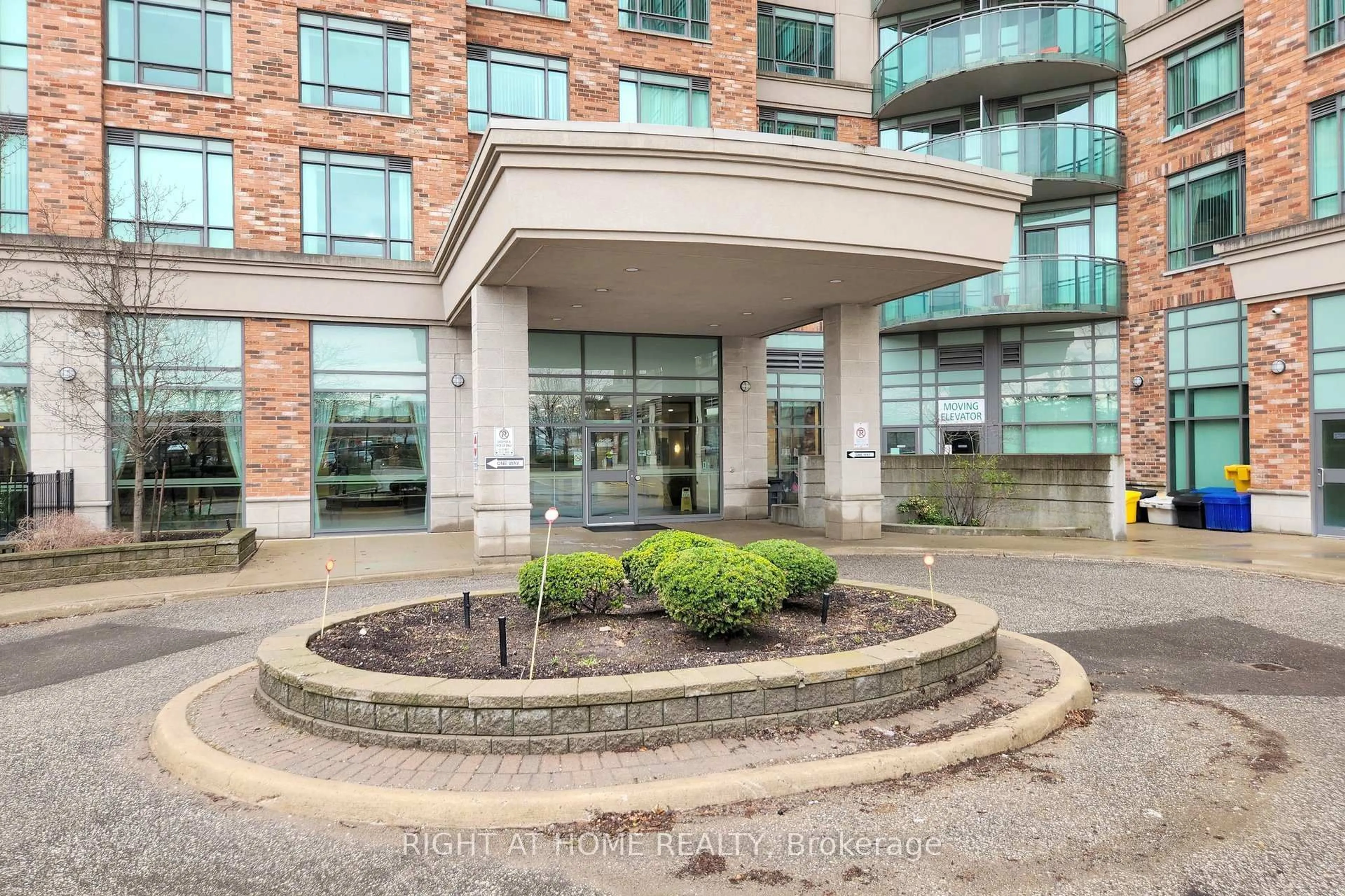 Indoor foyer for 2020 Mcnicoll Ave #807, Toronto Ontario M1V 0B5