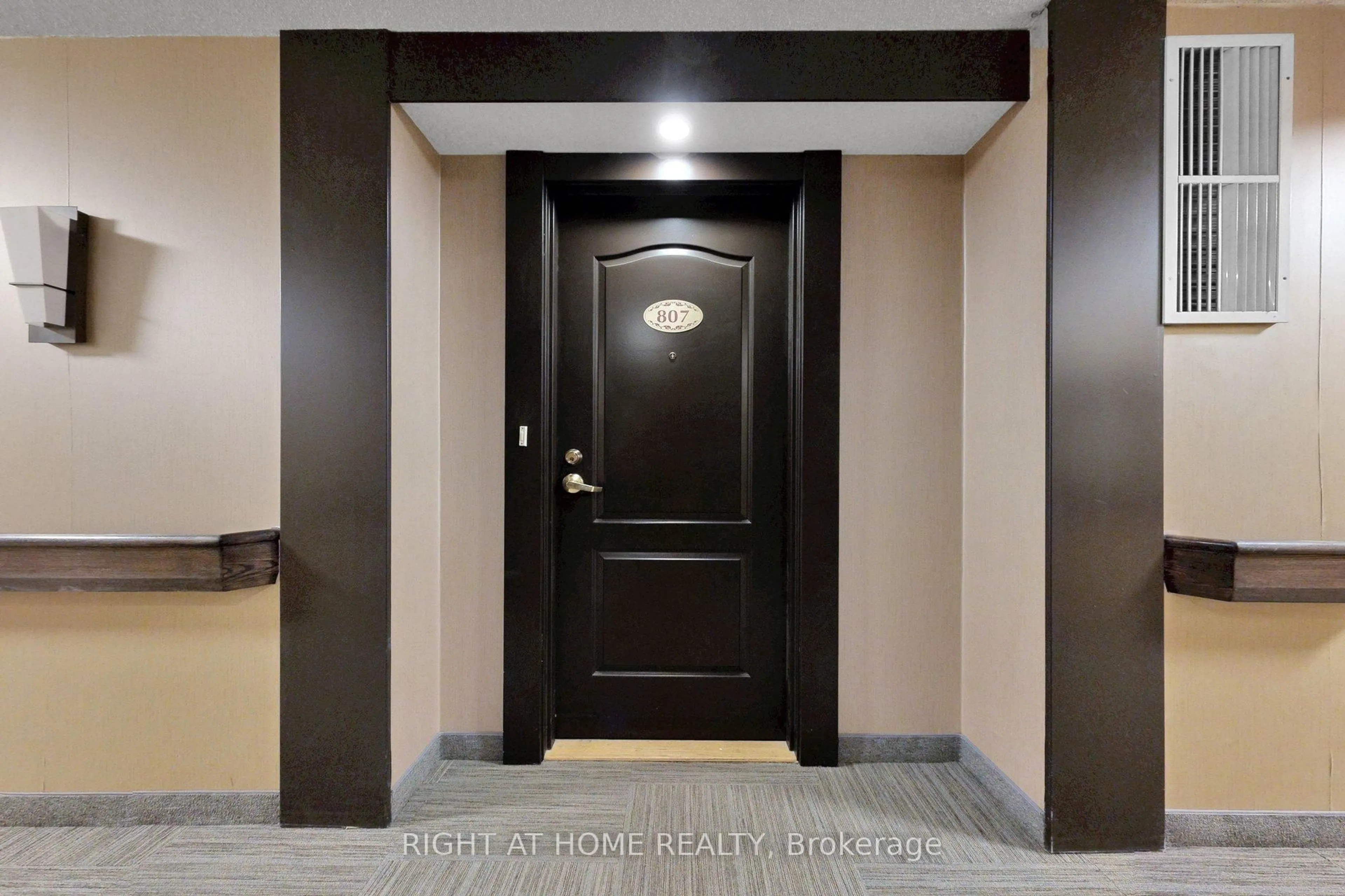 Indoor entryway for 2020 Mcnicoll Ave #807, Toronto Ontario M1V 0B5