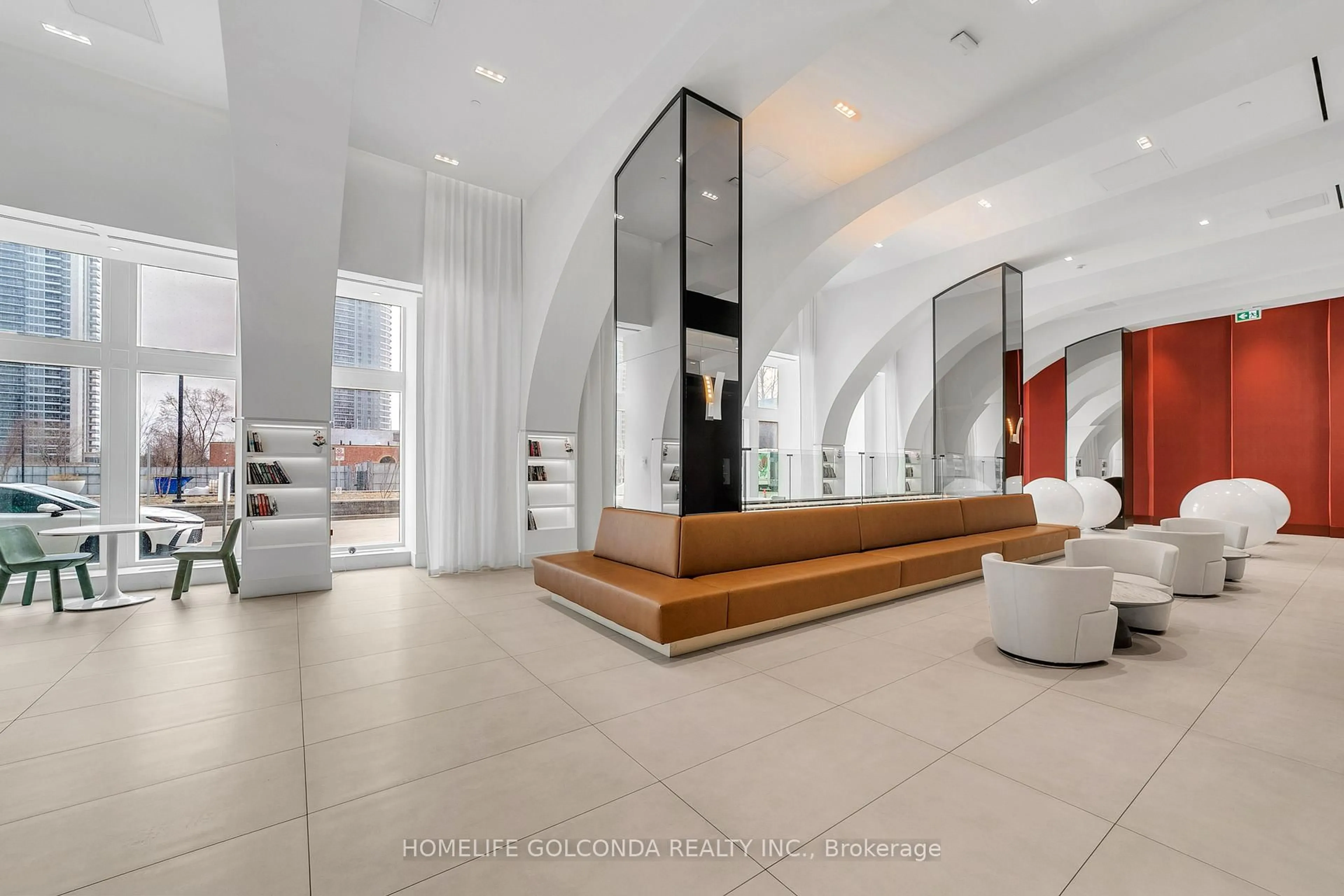 Indoor foyer for 2033 Kennedy Rd #3110, Toronto Ontario M1T 0B9