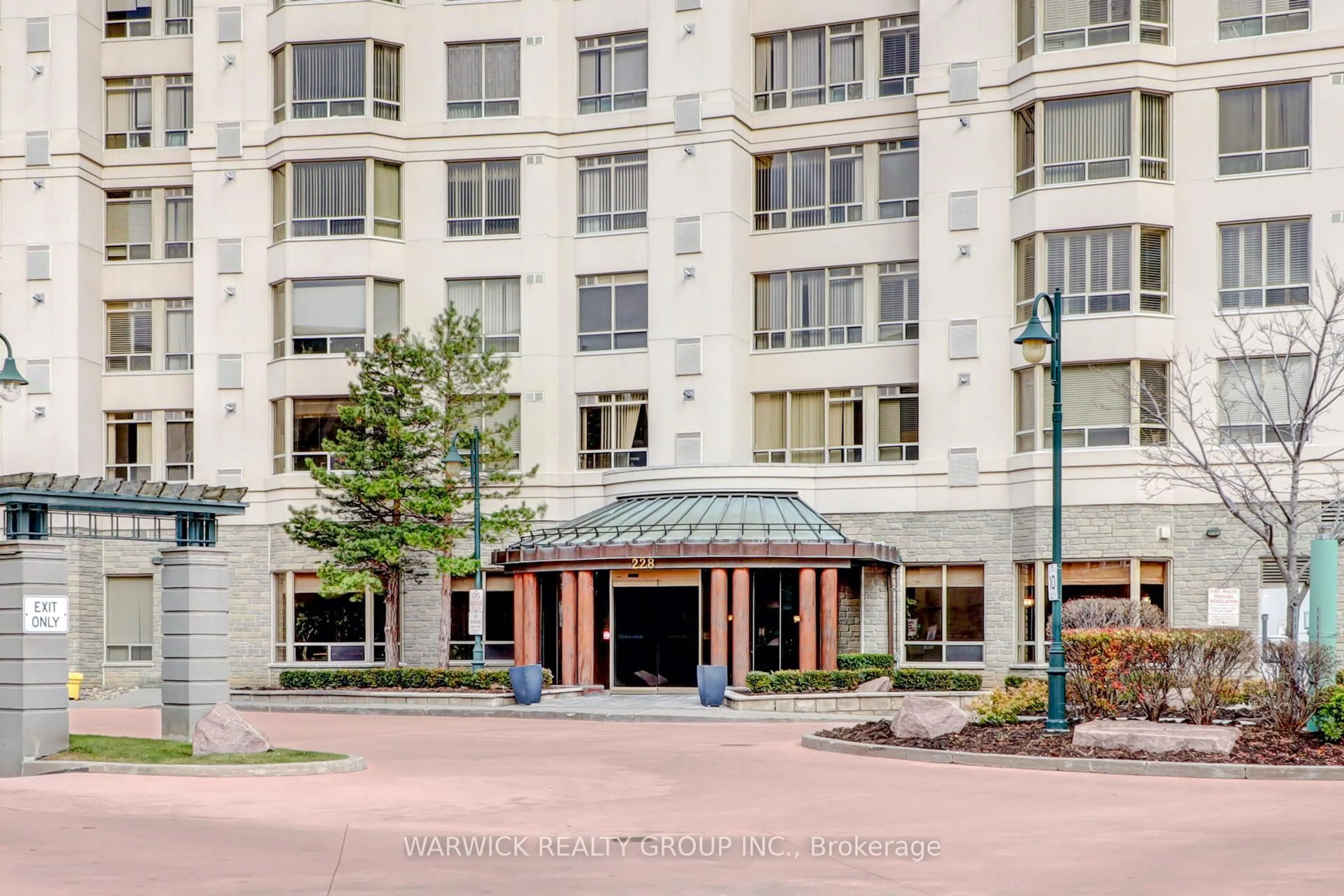 Indoor foyer for 228 Bonis Ave #102, Toronto Ontario M1T 3W4