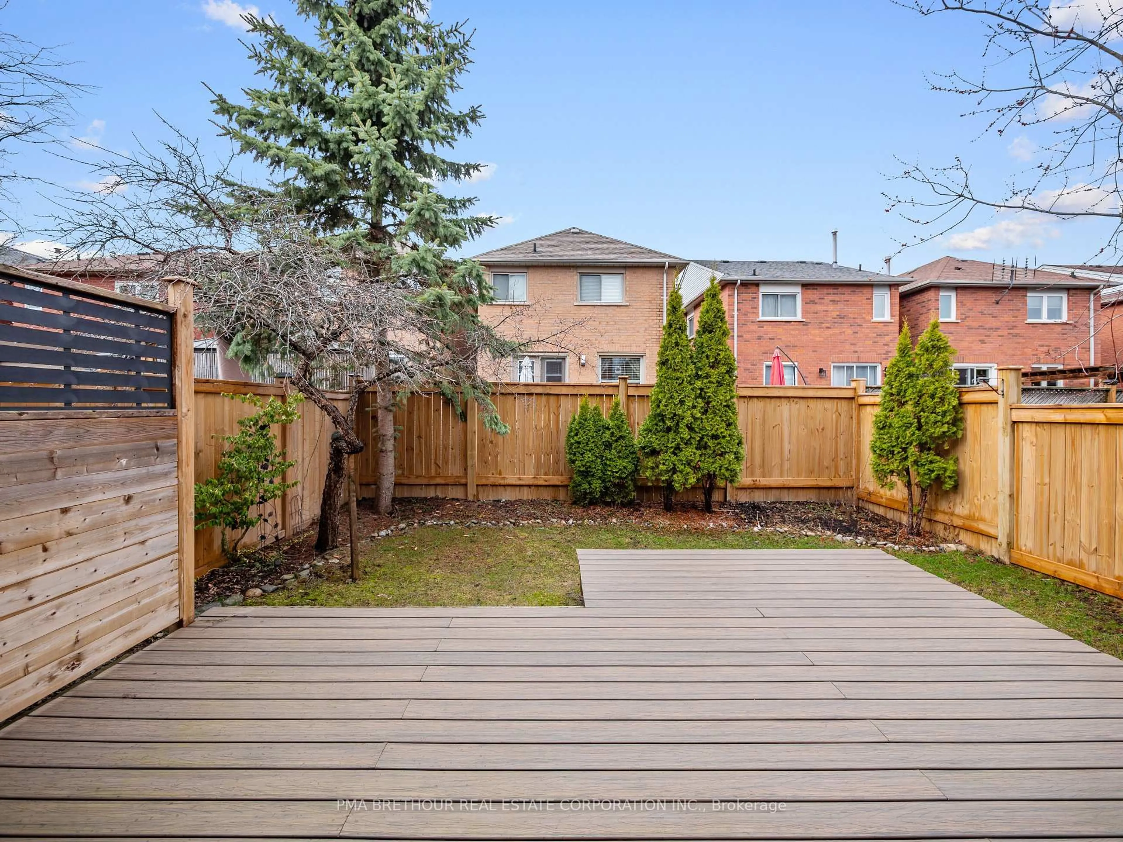 Patio, street for 110 White Pine Cres, Pickering Ontario L1V 6S3