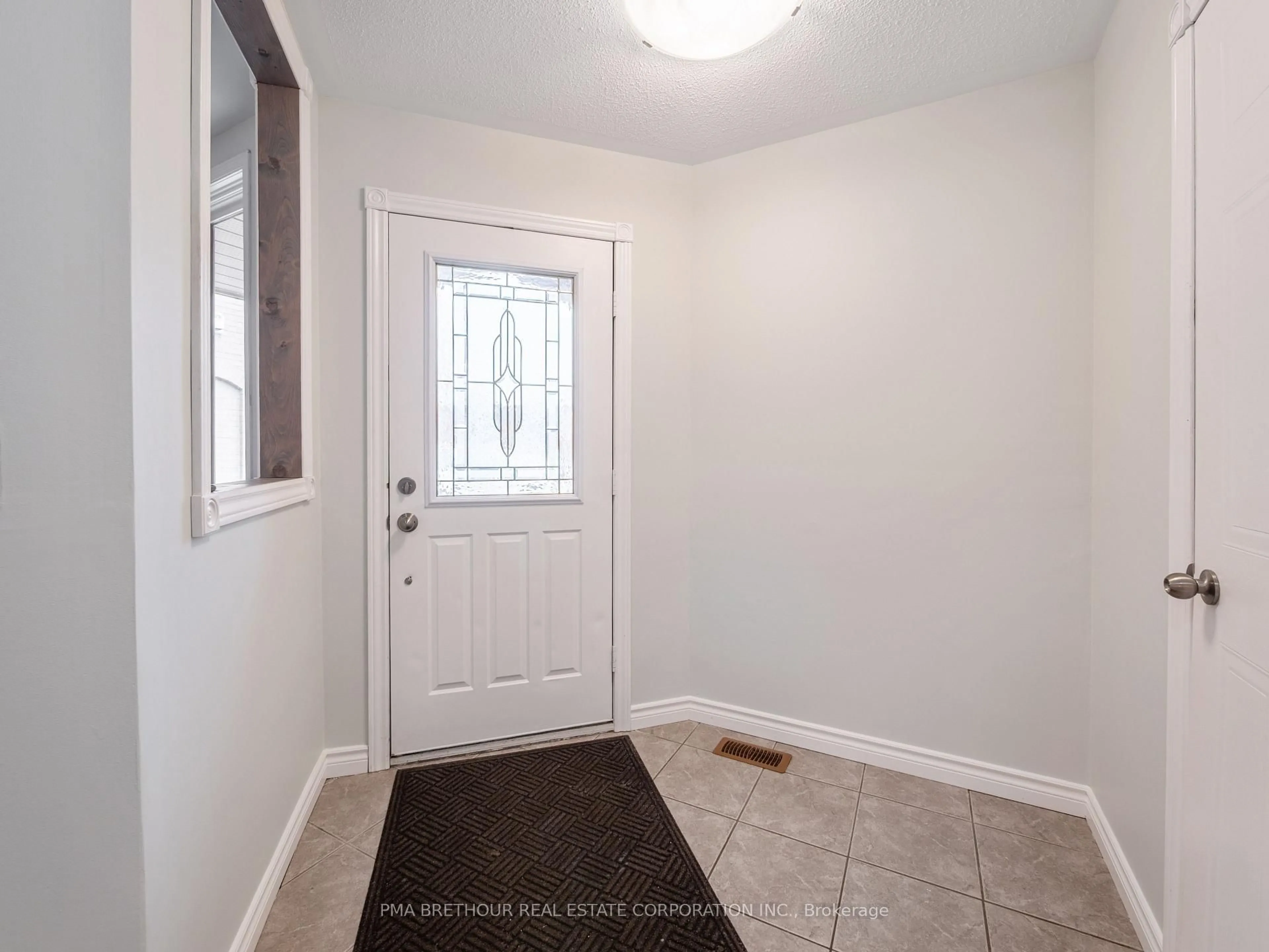 Indoor entryway for 110 White Pine Cres, Pickering Ontario L1V 6S3