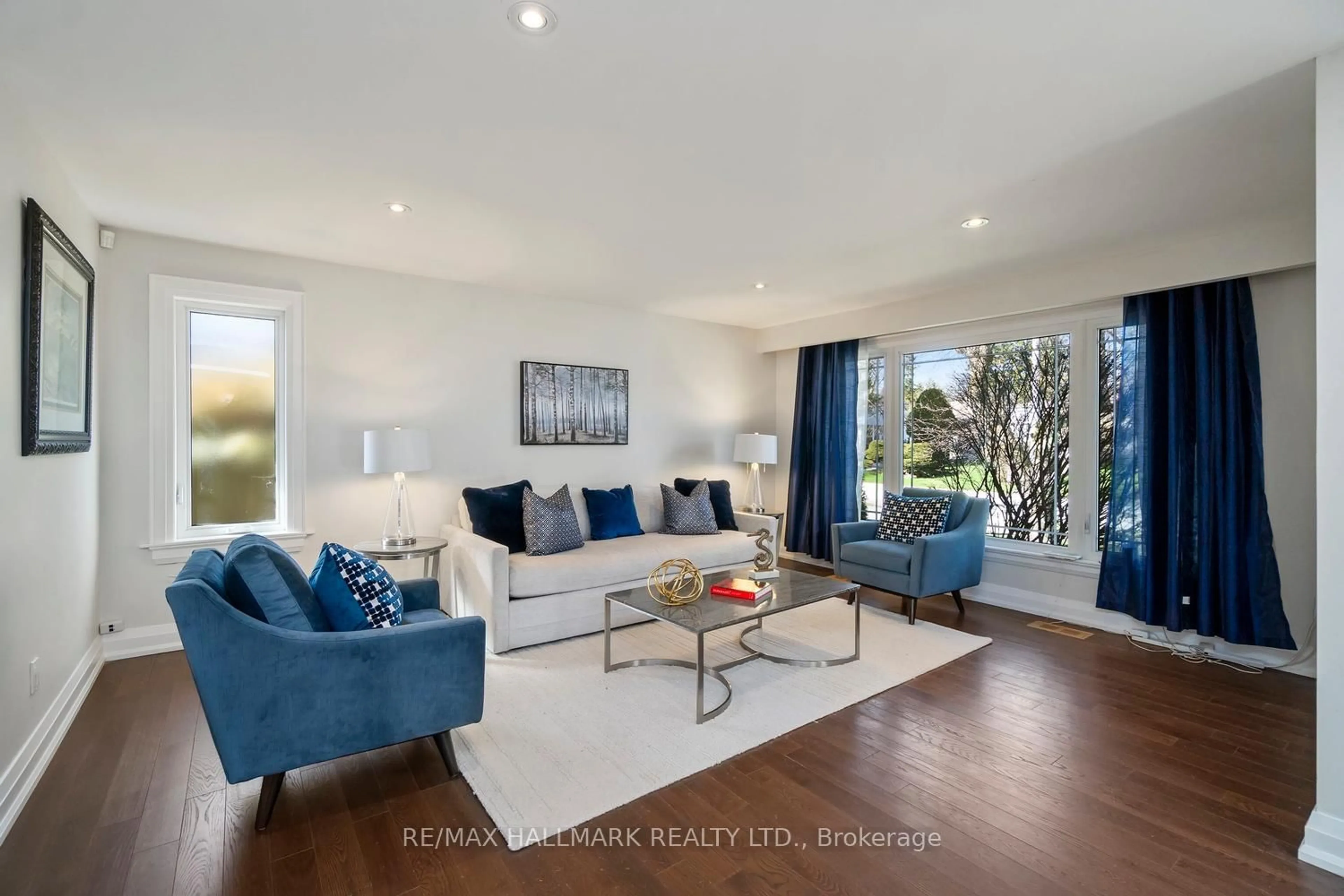 Living room with furniture, unknown for 37 Lewin Cres, Ajax Ontario L1S 3A2