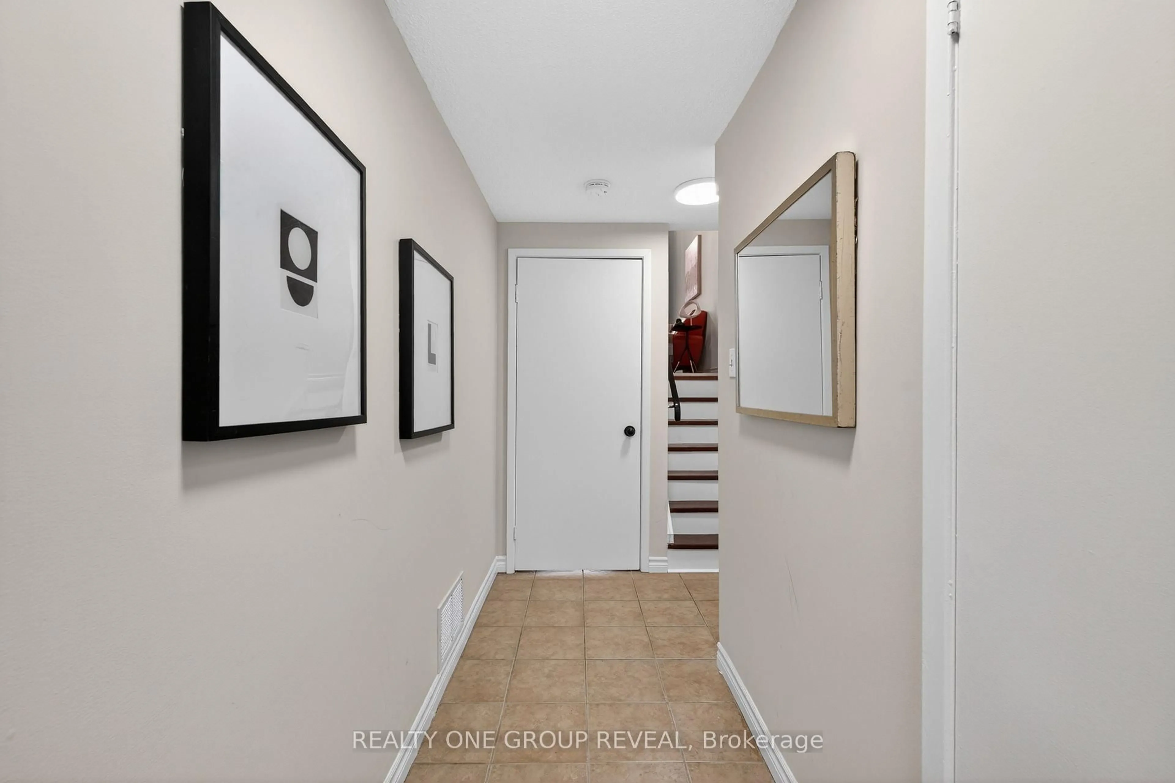 Indoor entryway for 443 Manse Rd #9, Toronto Ontario M1E 3V7