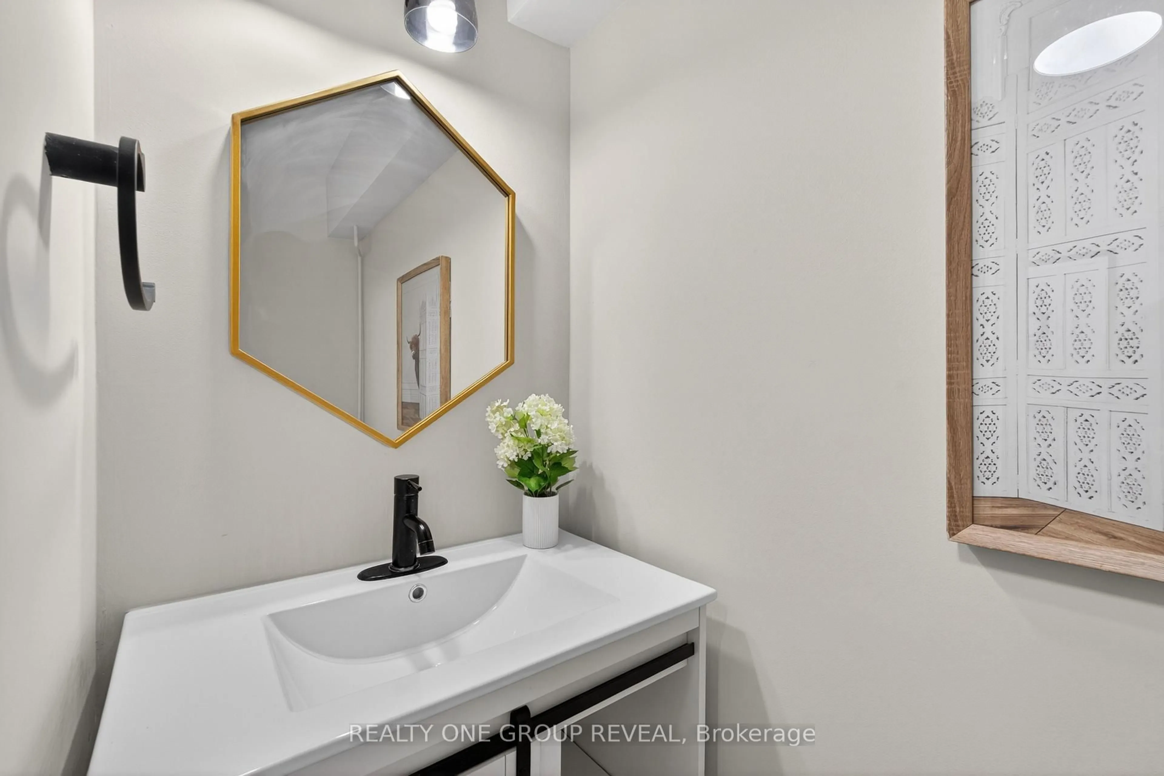 Standard bathroom, ceramic/tile floor for 443 Manse Rd #9, Toronto Ontario M1E 3V7