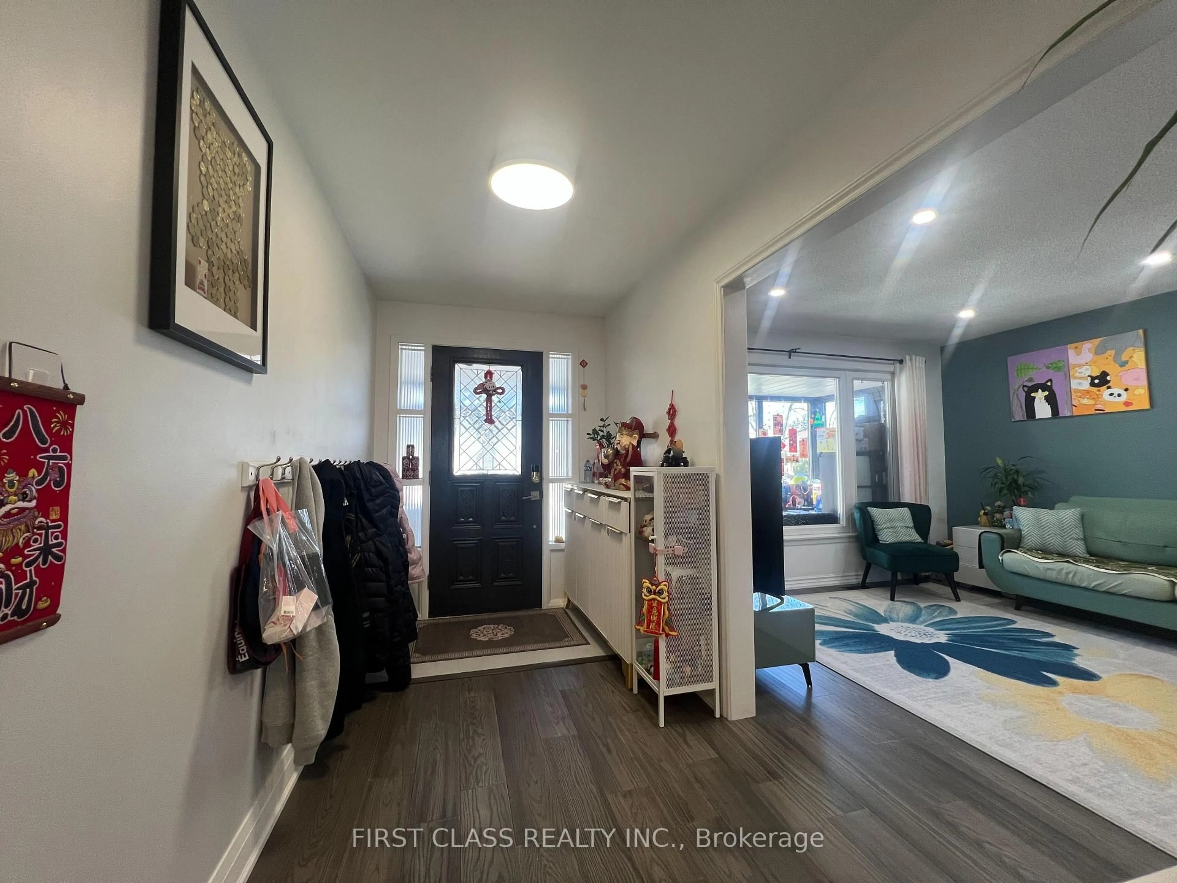 Indoor entryway for 221 Chartland Blvd, Toronto Ontario M1S 2S4