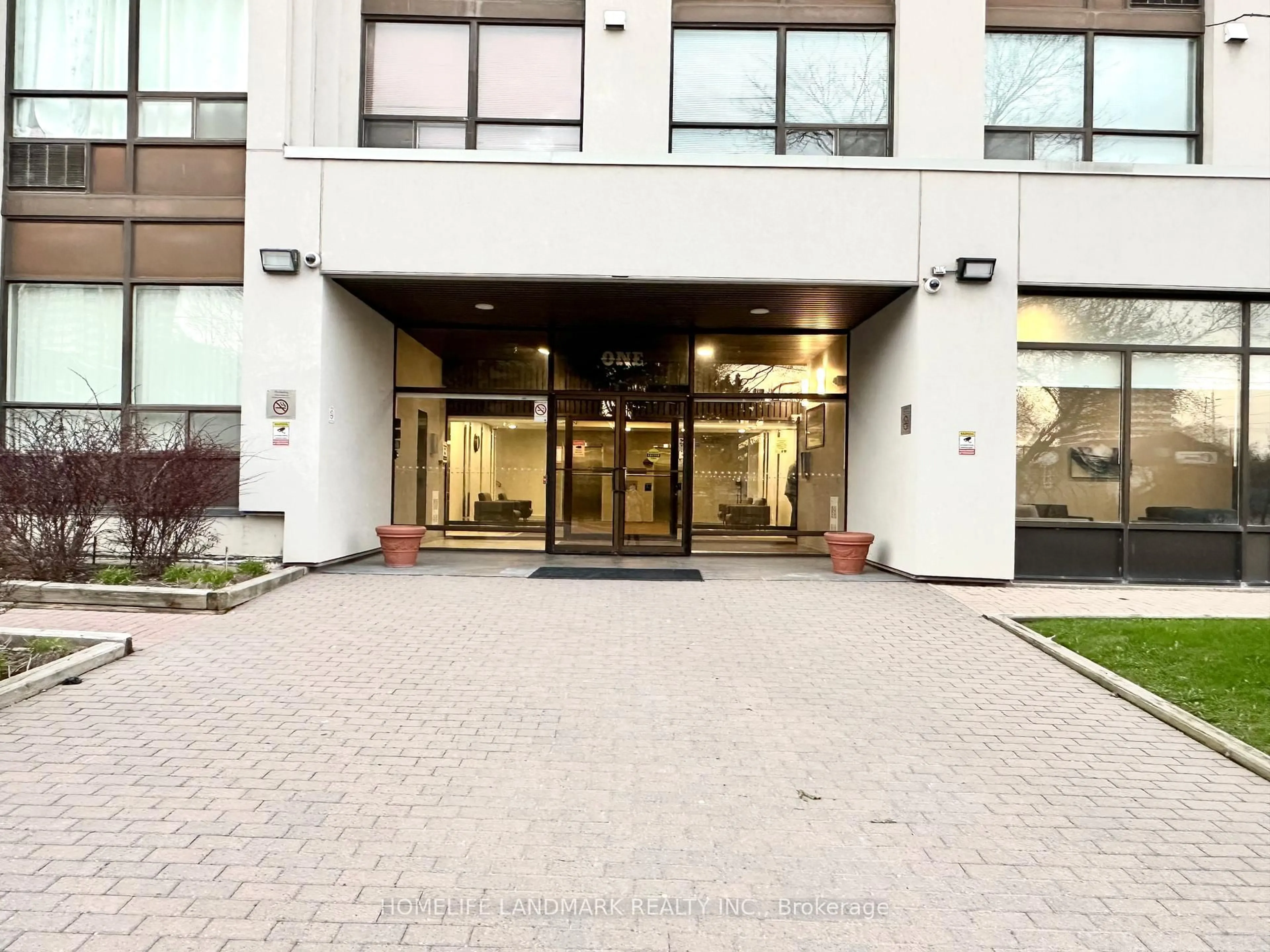 Indoor foyer for 1 Reidmount Ave #303, Toronto Ontario M1S 4V3