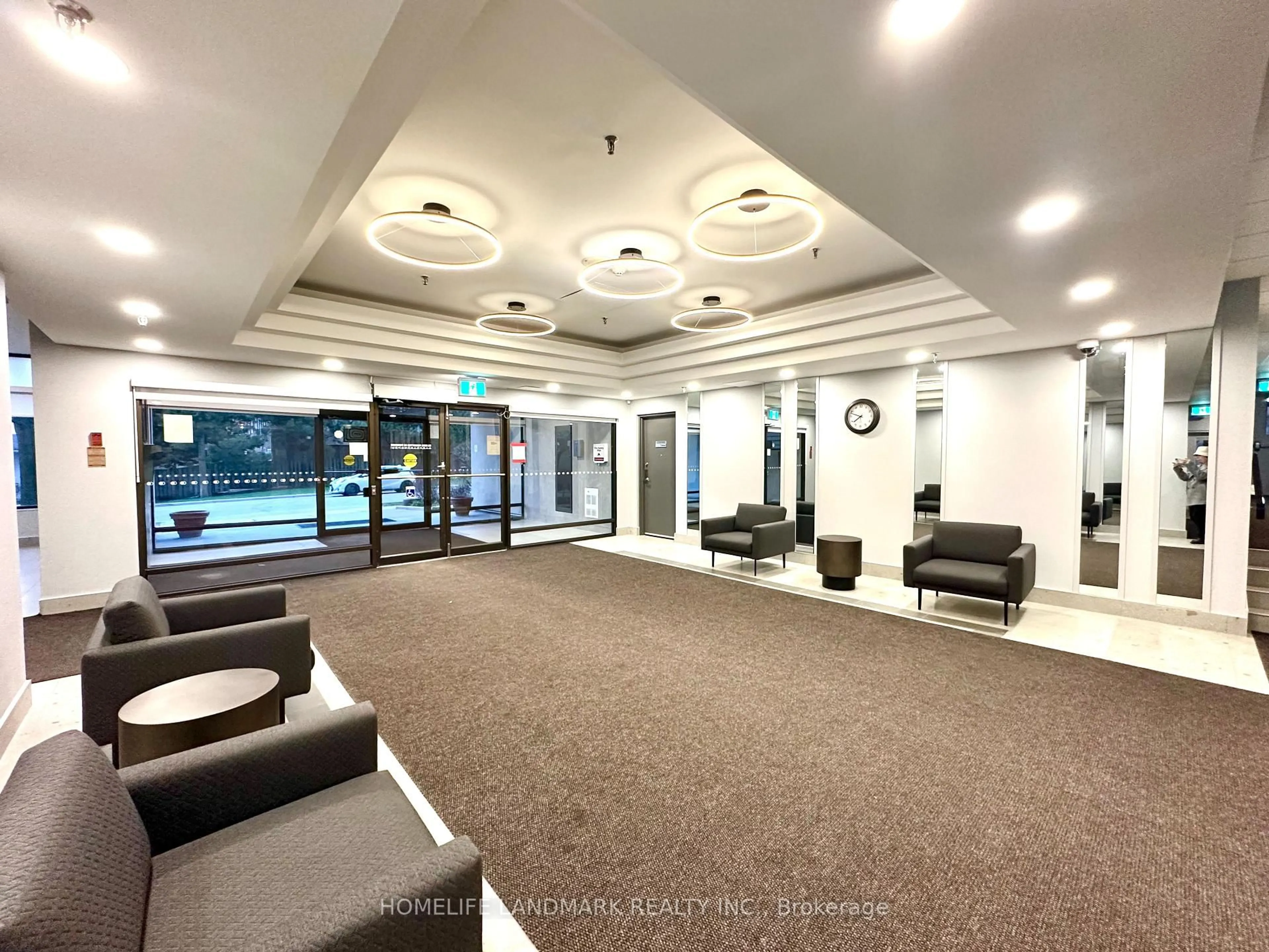 Indoor foyer for 1 Reidmount Ave #303, Toronto Ontario M1S 4V3