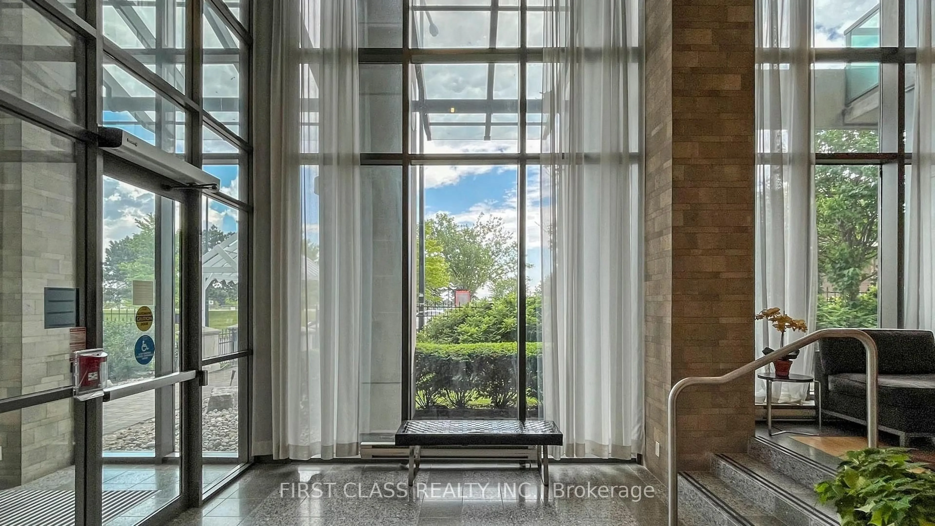 Indoor foyer for 68 Grangeway Ave #1112, Toronto Ontario M1H 0A1