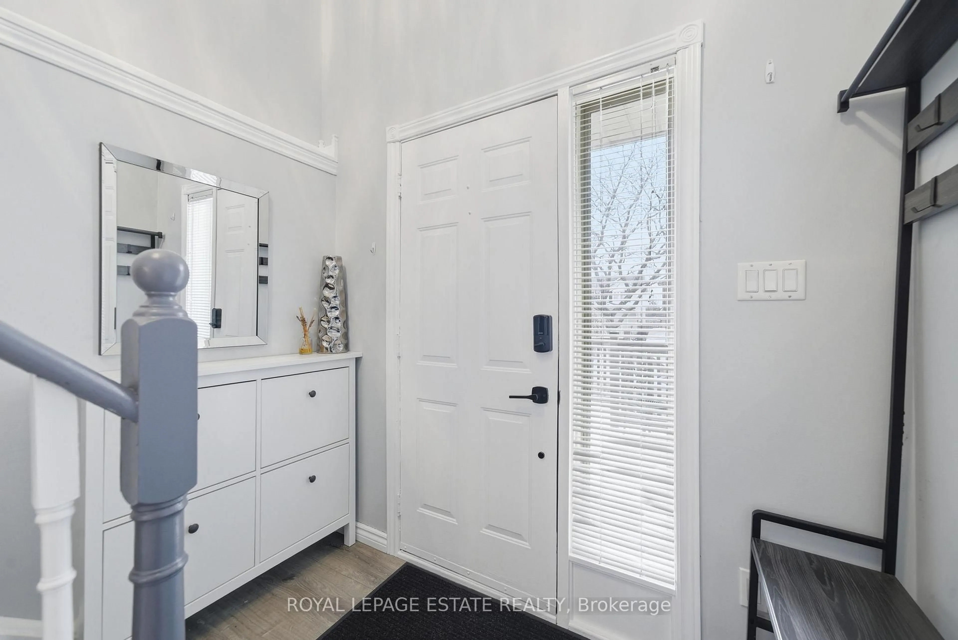 Indoor entryway for 78 Turnberry Cres, Clarington Ontario L1E 1A9