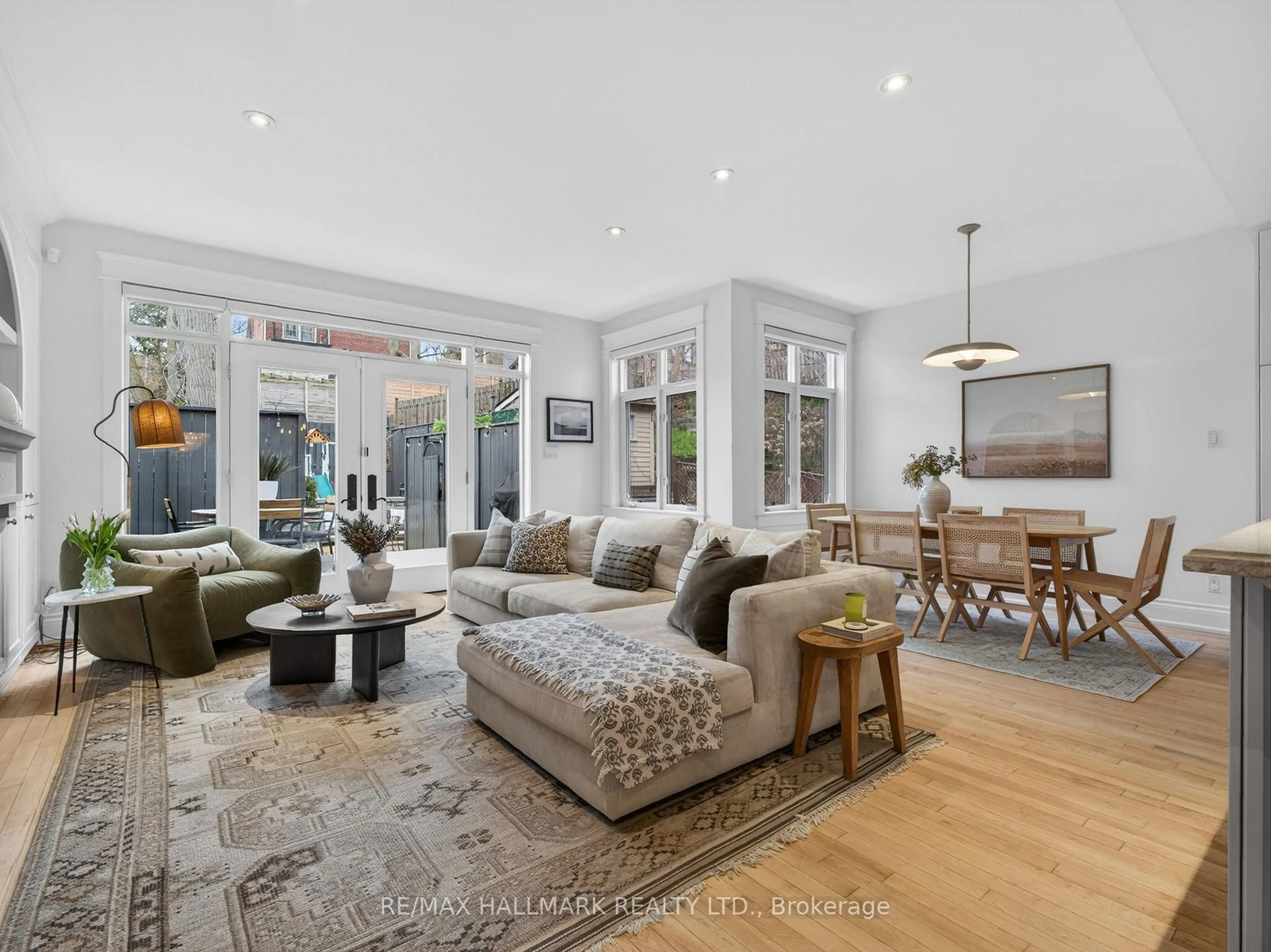 Living room with furniture, unknown for 88 Neville Park Blvd, Toronto Ontario M4E 3P8