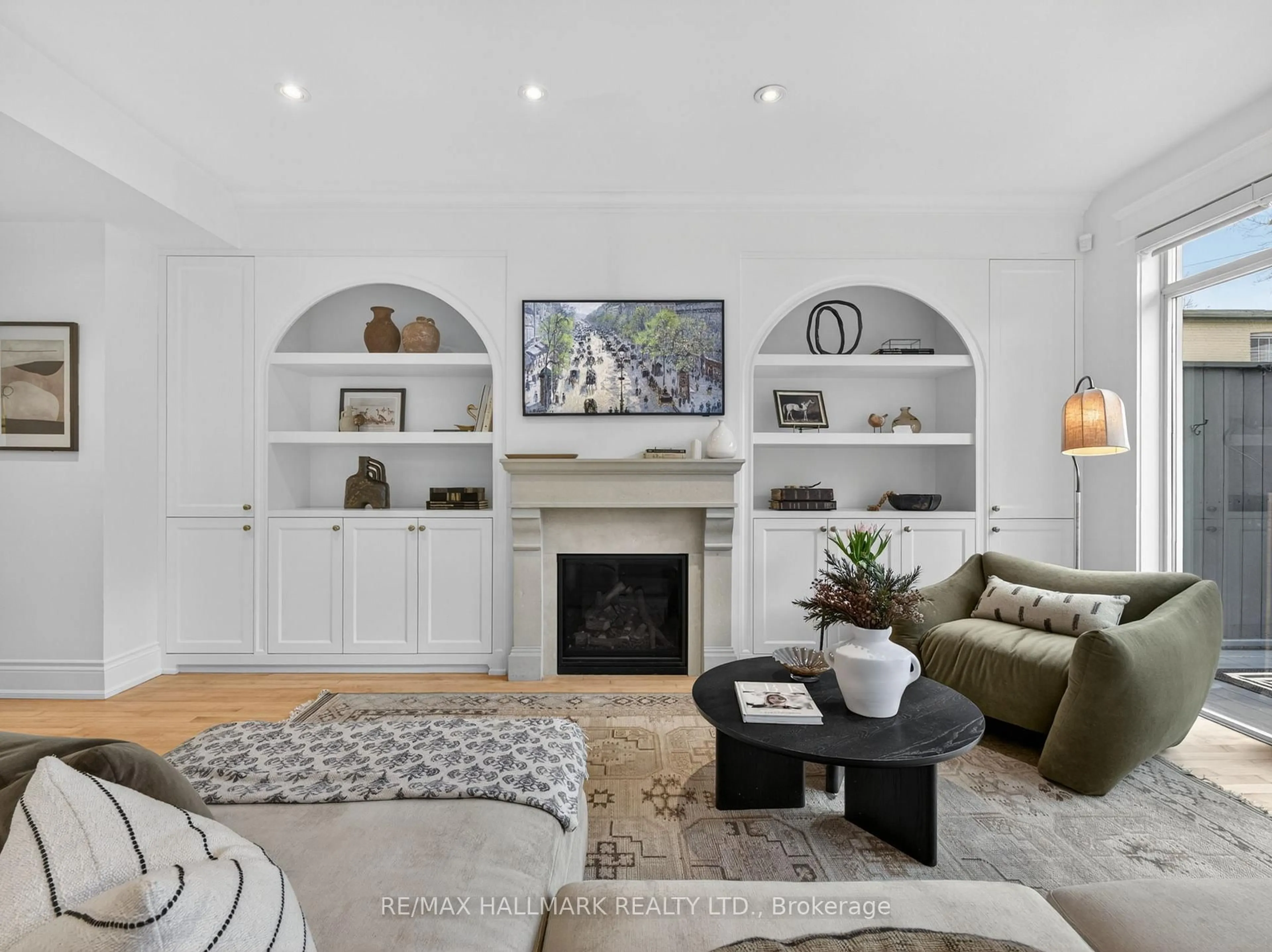 Living room with furniture, unknown for 88 Neville Park Blvd, Toronto Ontario M4E 3P8