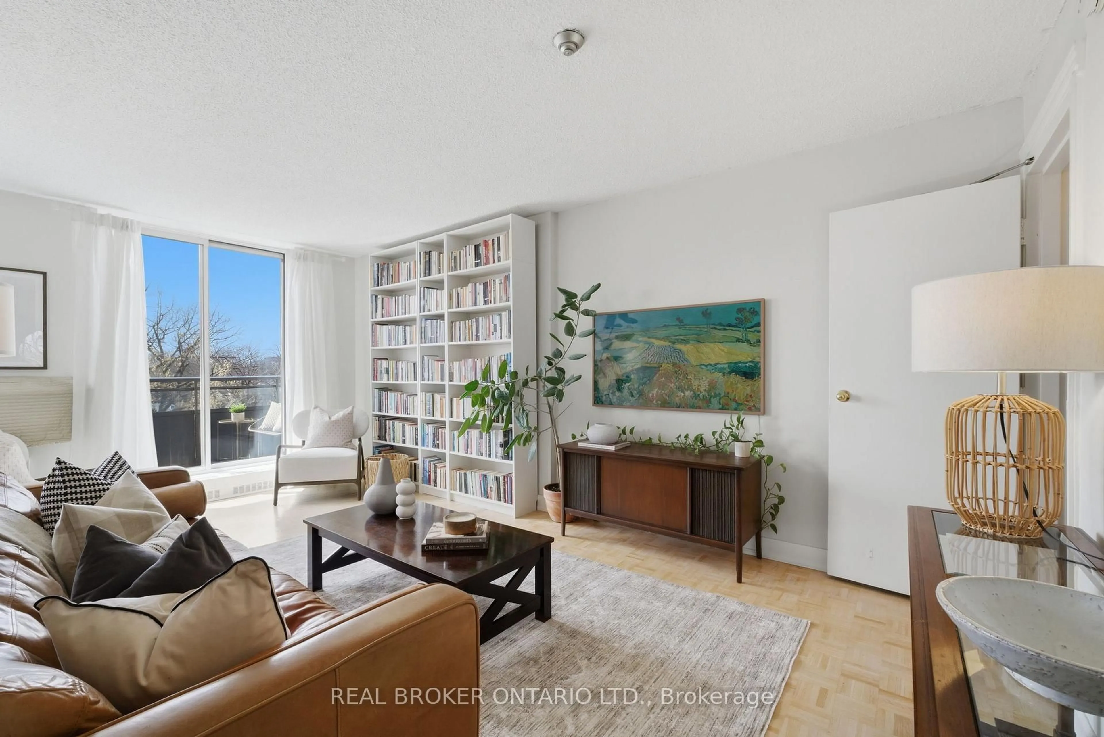 Living room with furniture, unknown for 1071 Woodbine Ave #306, Toronto Ontario M4C 4C2