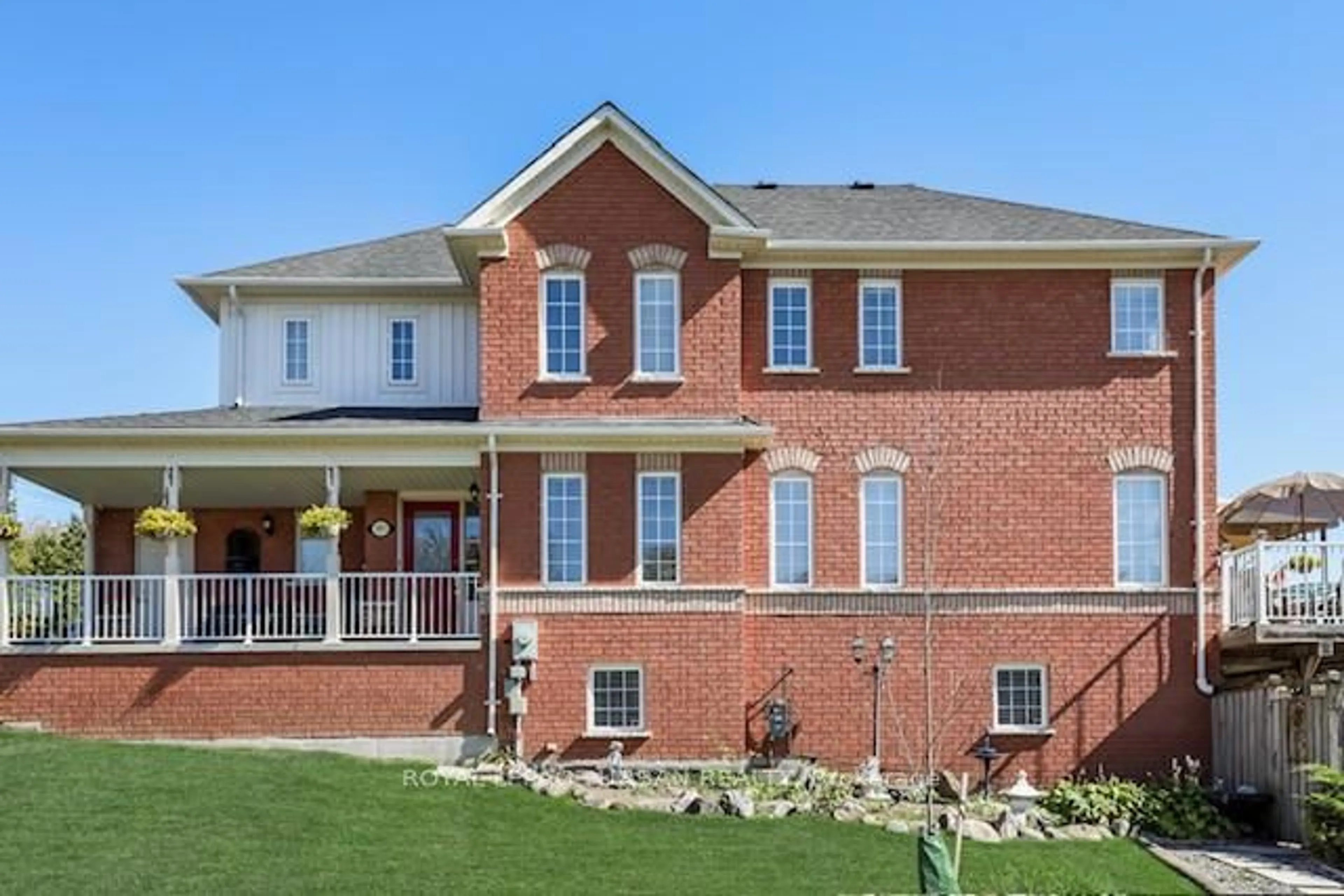 Home with brick exterior material, unknown for 1081 Keswick Crt, Oshawa Ontario L1K 2V2