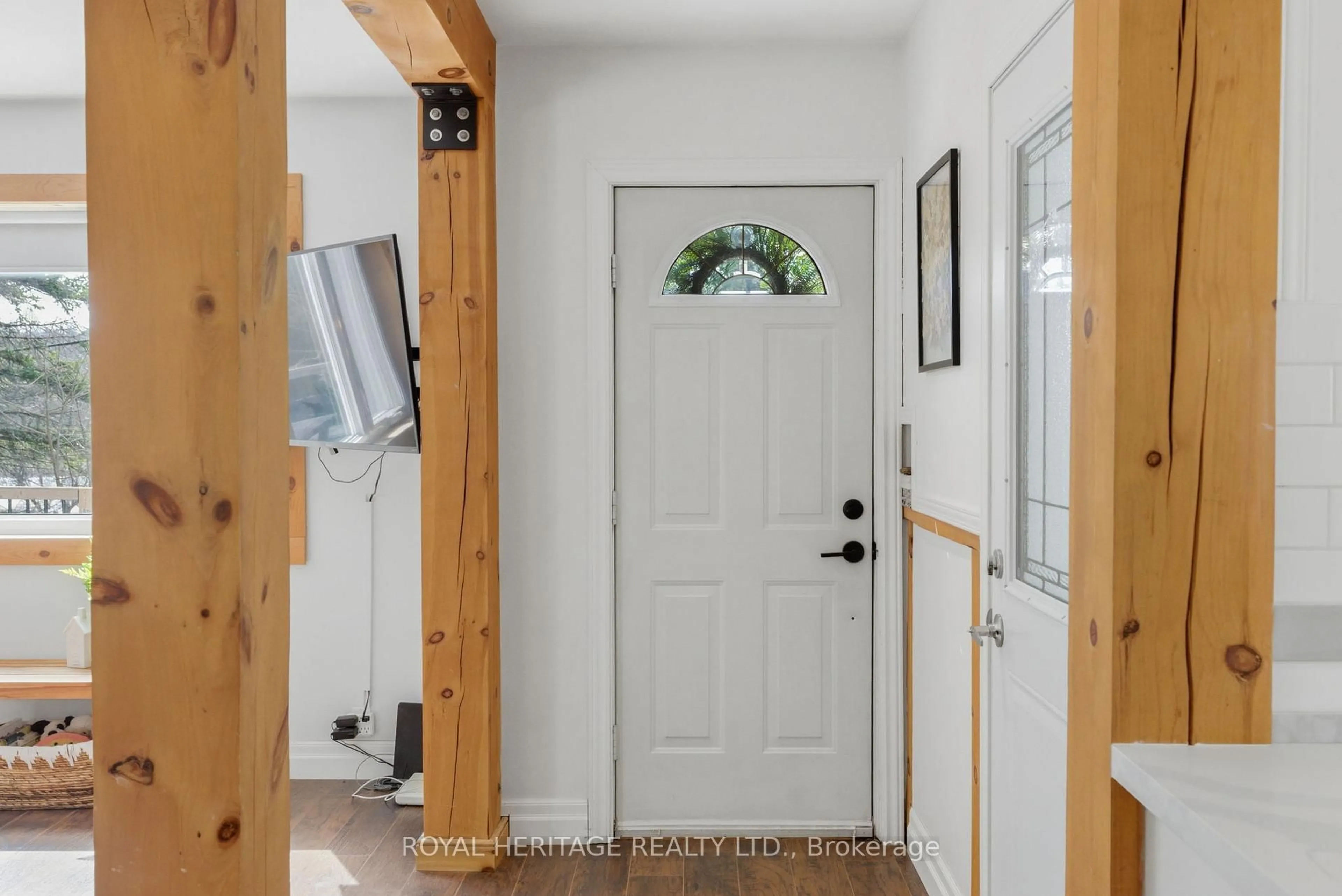 Indoor entryway for 4151 Edgerton Rd, Scugog Ontario L0B 1B0