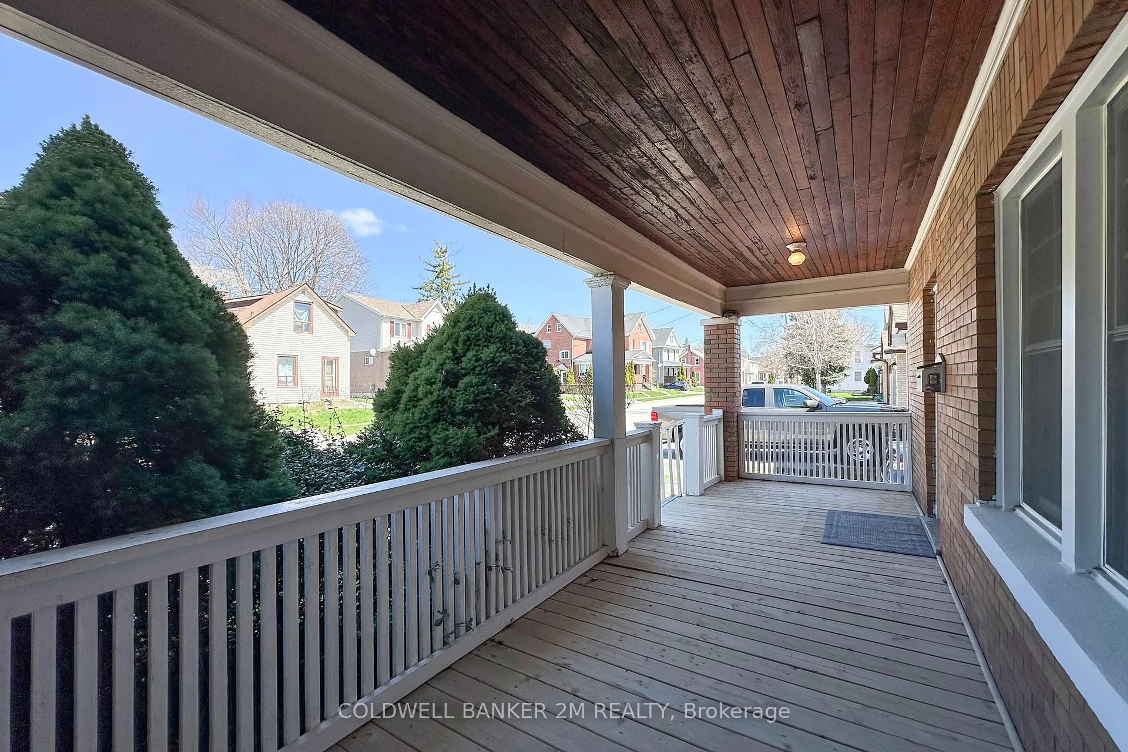 Patio, street for 49 Brock St, Oshawa Ontario L1G 1R8