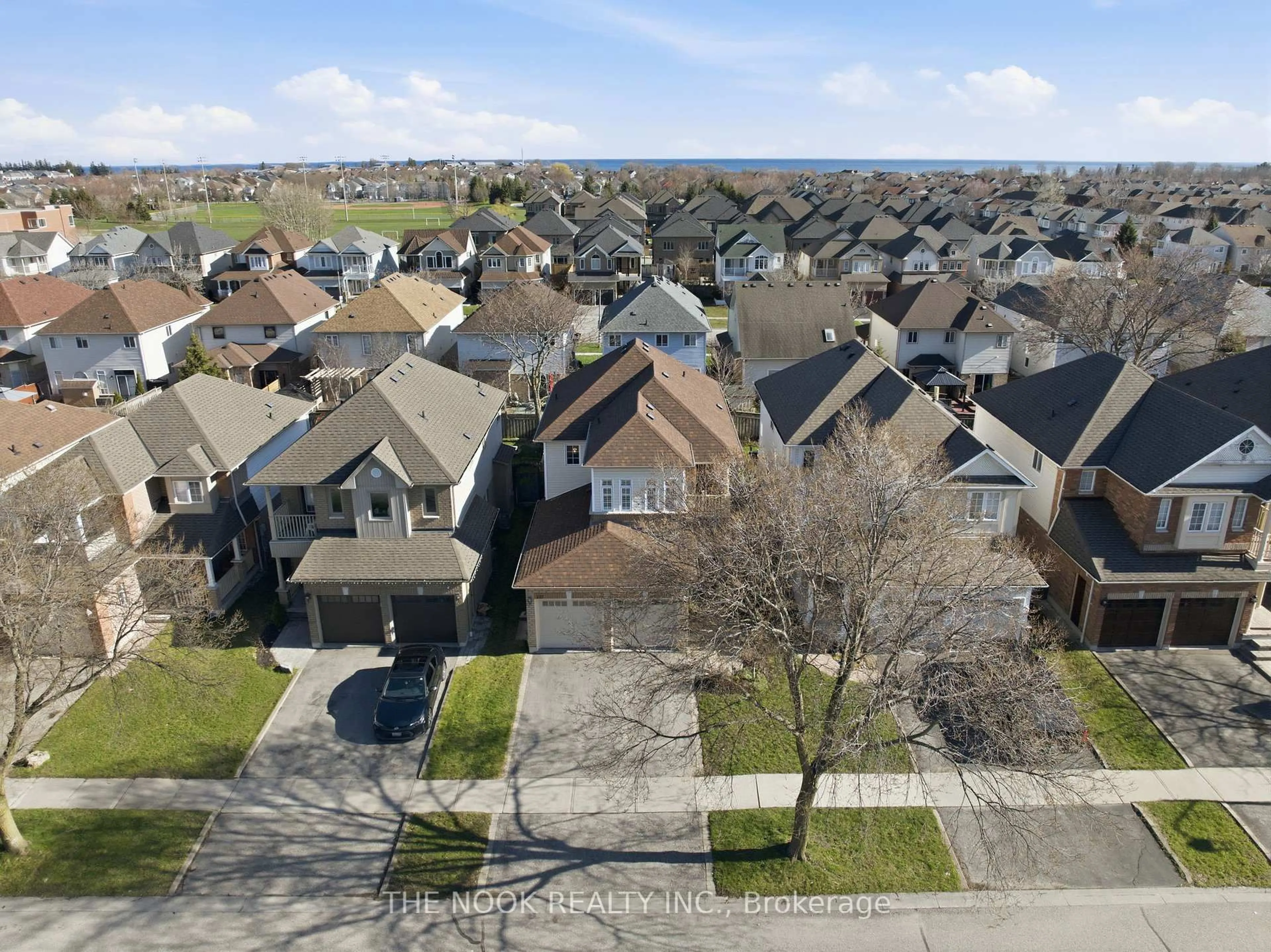 A pic from outside/outdoor area/front of a property/back of a property/a pic from drone, street for 117 Point Hope Pl, Whitby Ontario L1N 9P8