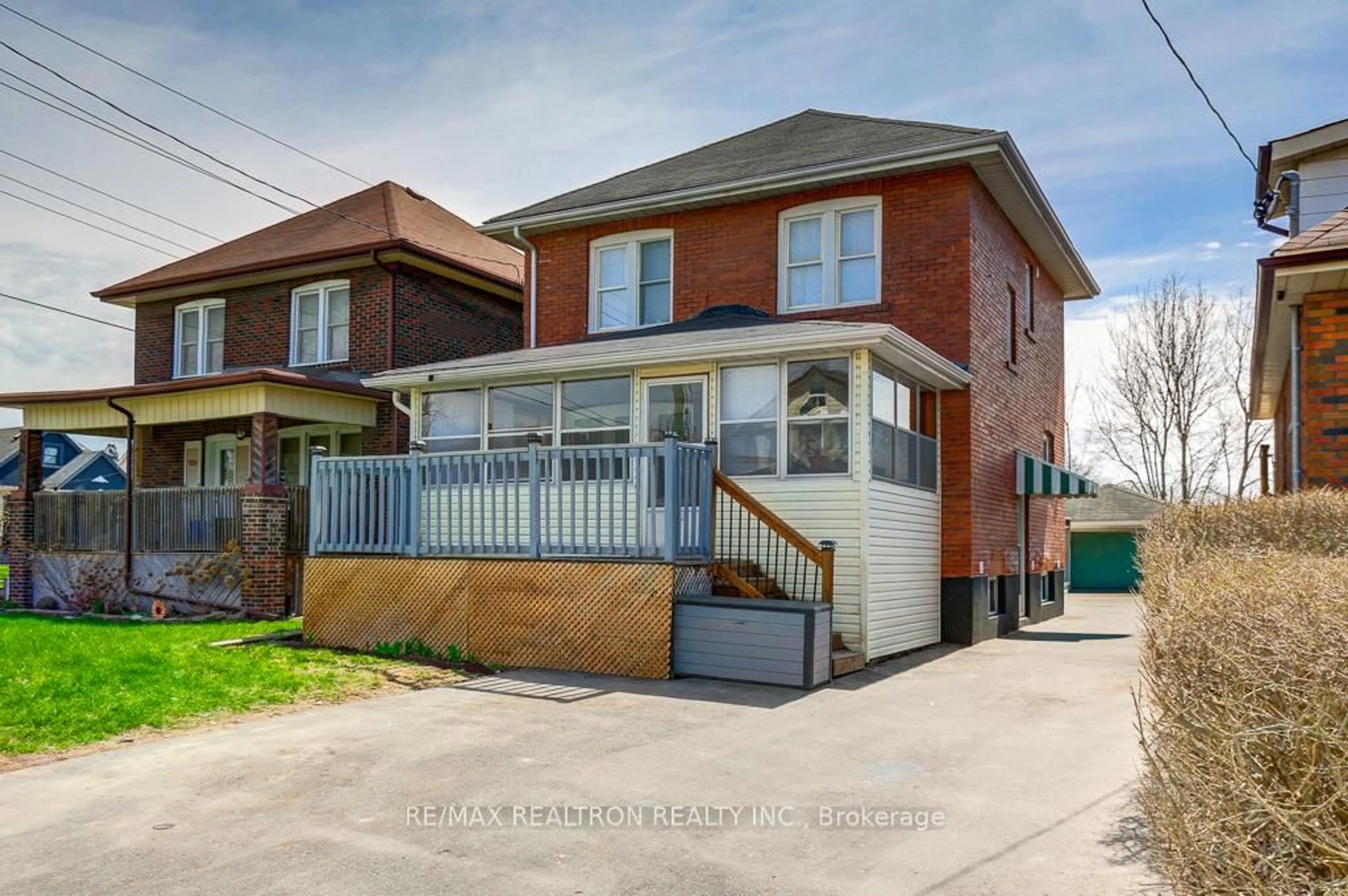 Home with brick exterior material, street for 317 Gliddon Ave, Oshawa Ontario L2H 1Z2