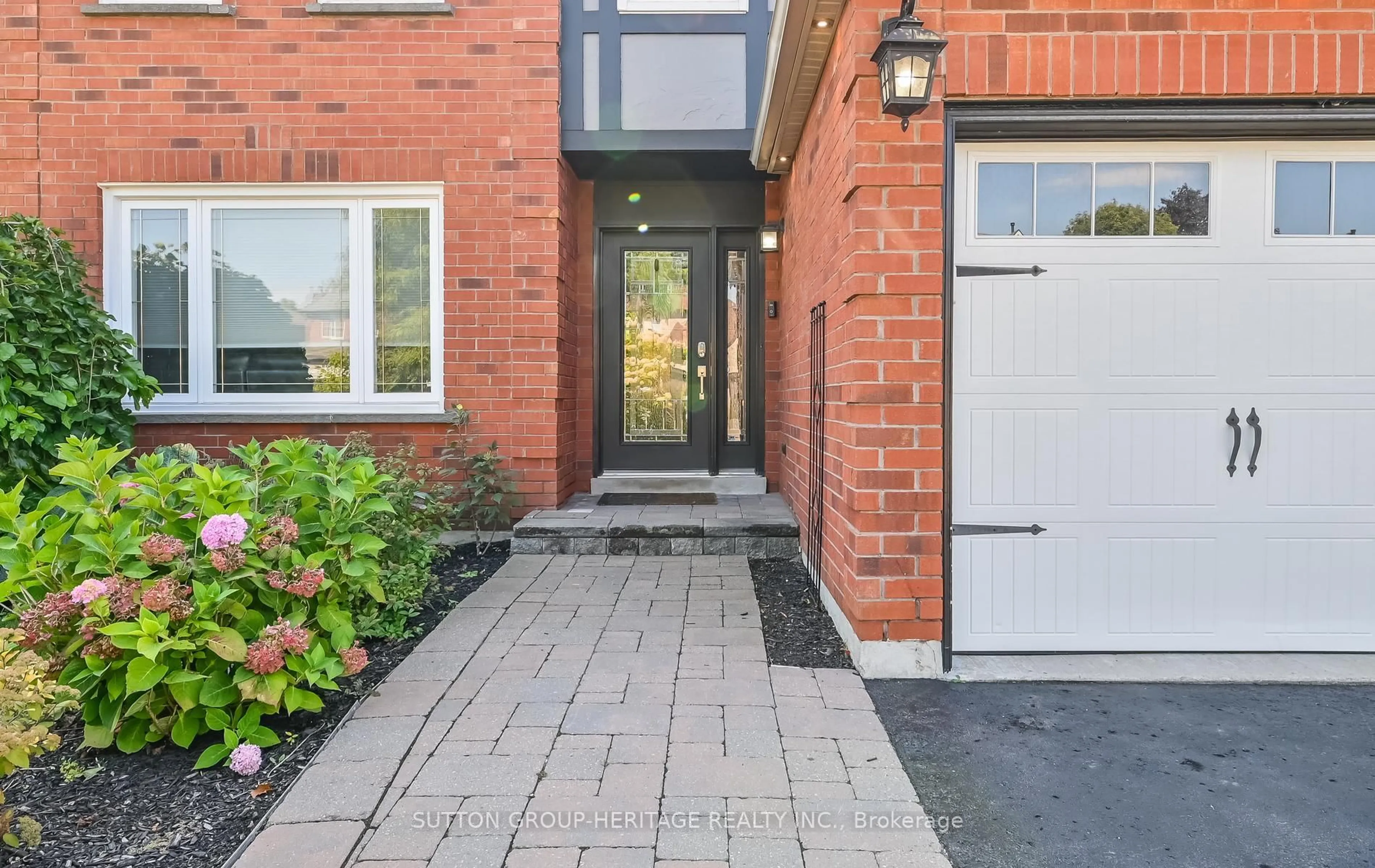 Home with brick exterior material, street for 537 Charnwood Crt, Pickering Ontario L1V 4Y5