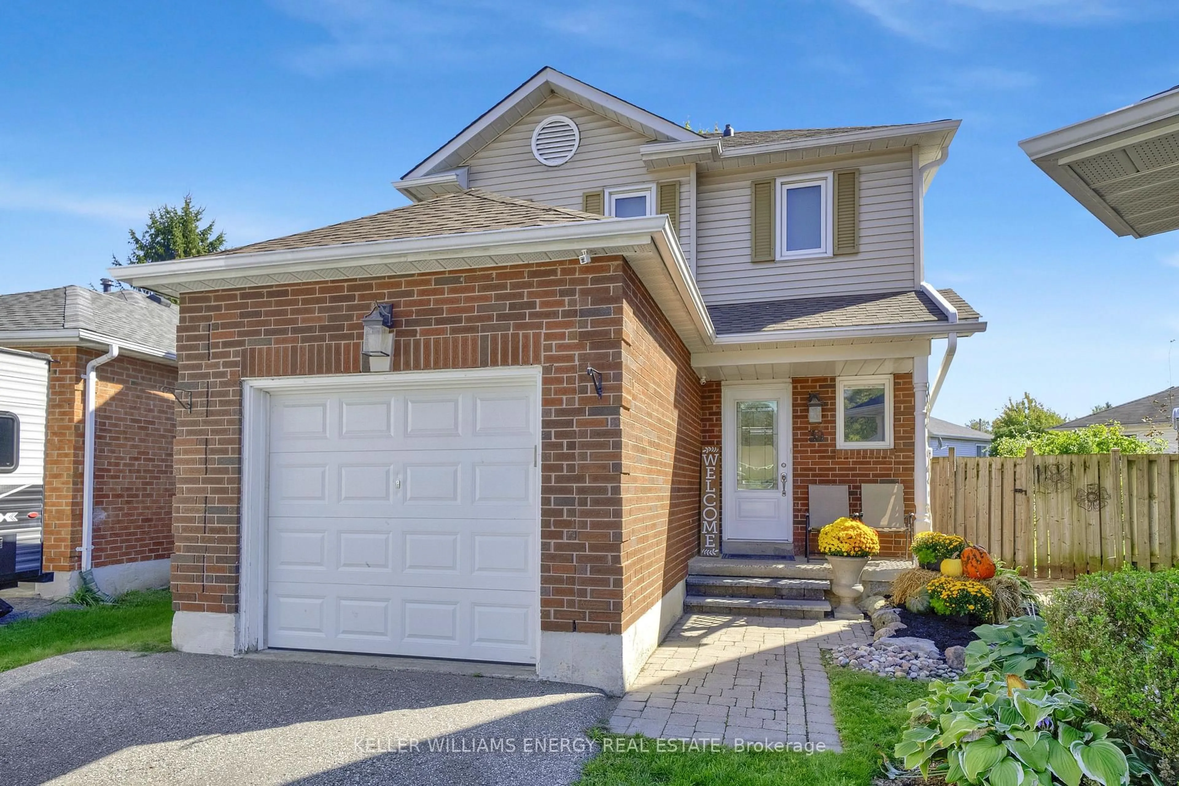 Home with brick exterior material, street for 39 Longwood Crt, Clarington Ontario L1E 1R9