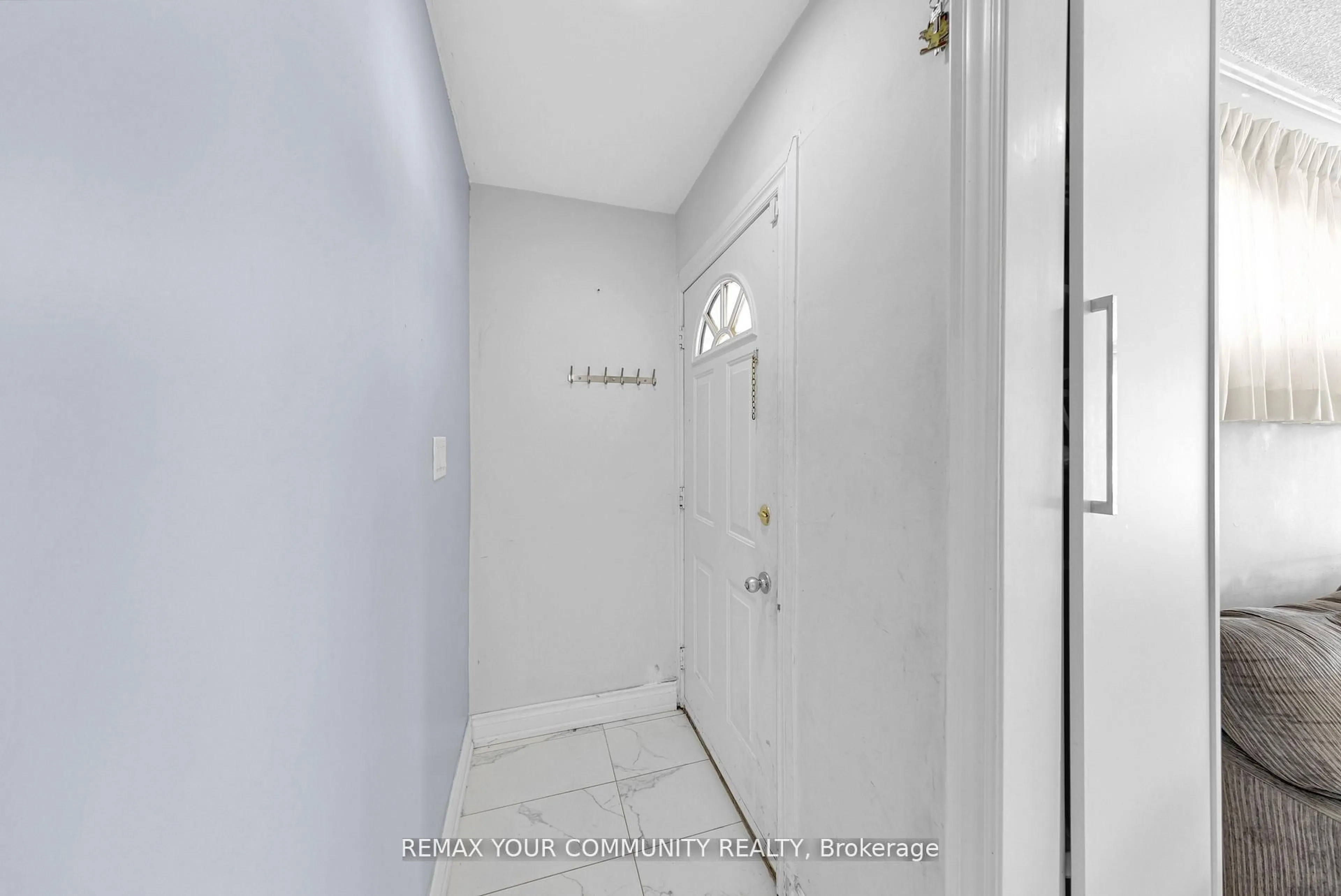 Indoor entryway for 1192 Warden Ave, Toronto Ontario M1R 2R1