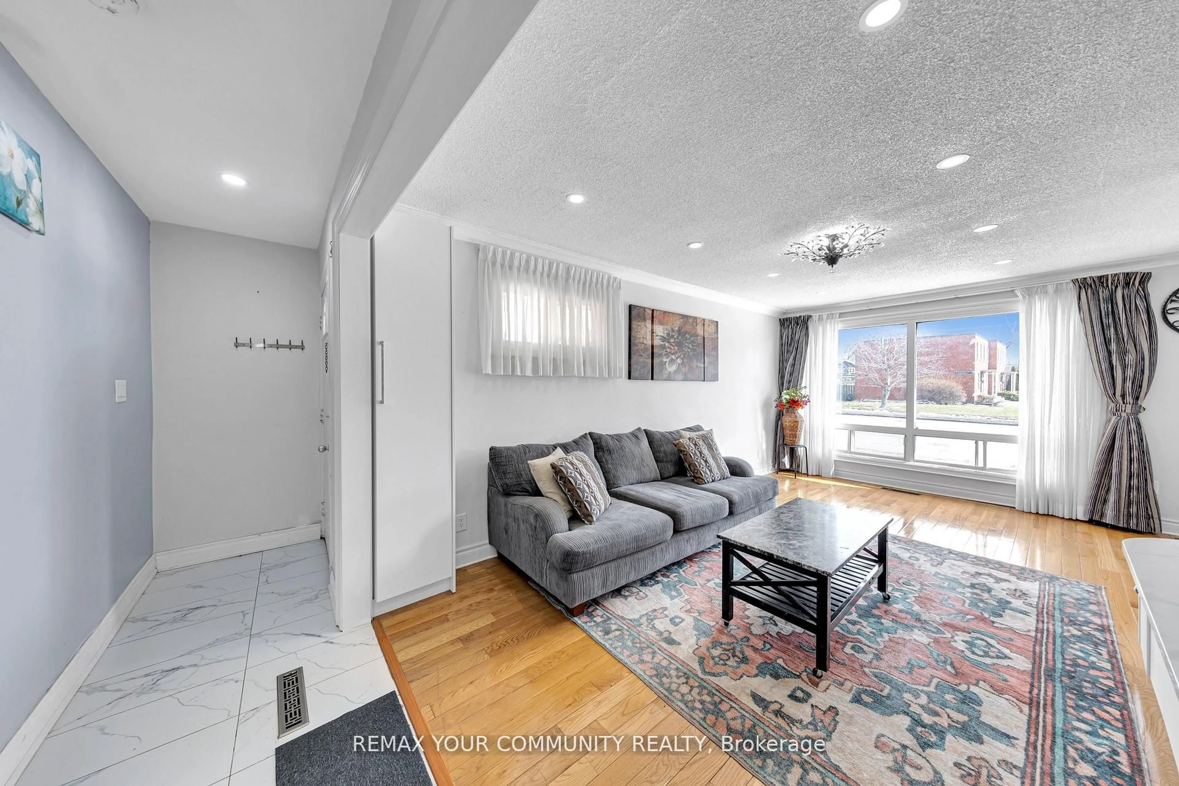 Living room with furniture, unknown for 1192 Warden Ave, Toronto Ontario M1R 2R1