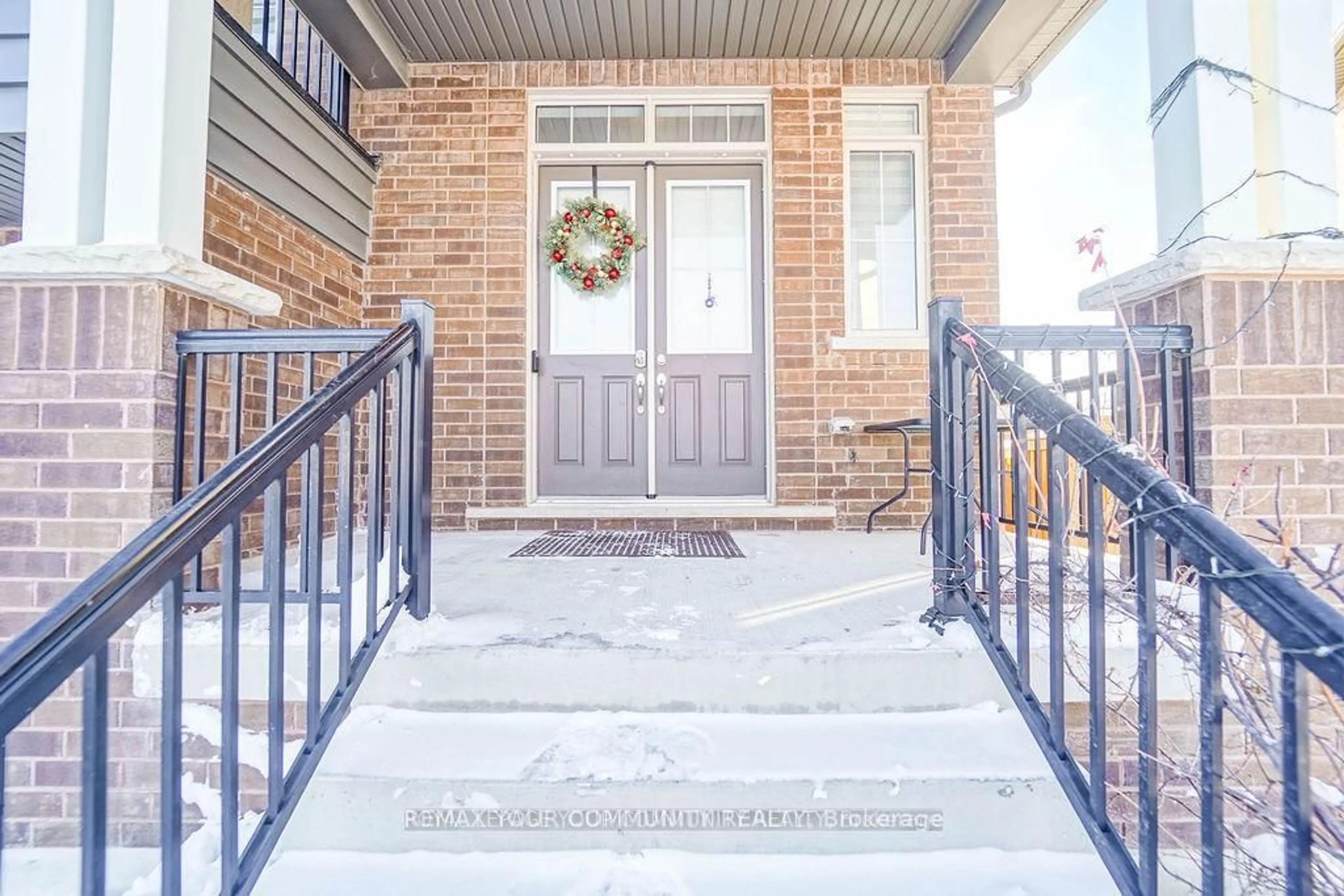 Indoor entryway for 133 MARCEL BRUNELLE Dr, Whitby Ontario L1P 0G7