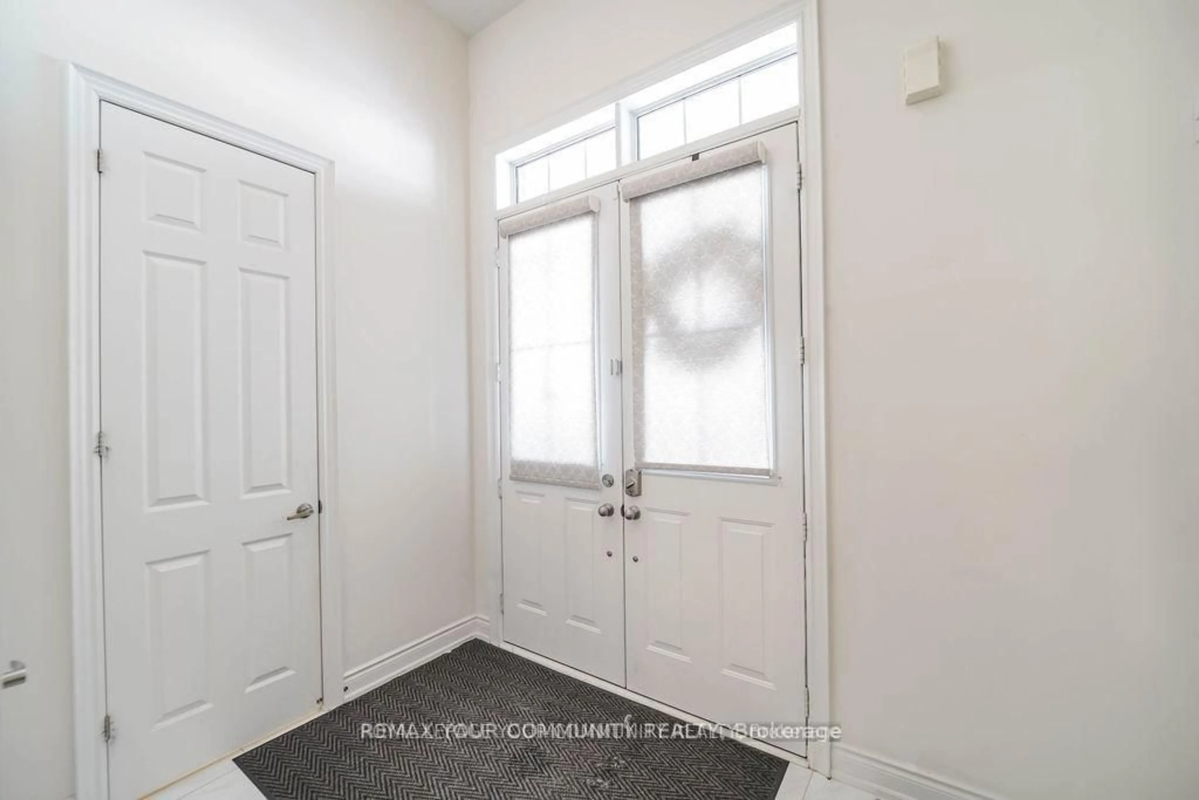 Indoor entryway for 133 MARCEL BRUNELLE Dr, Whitby Ontario L1P 0G7