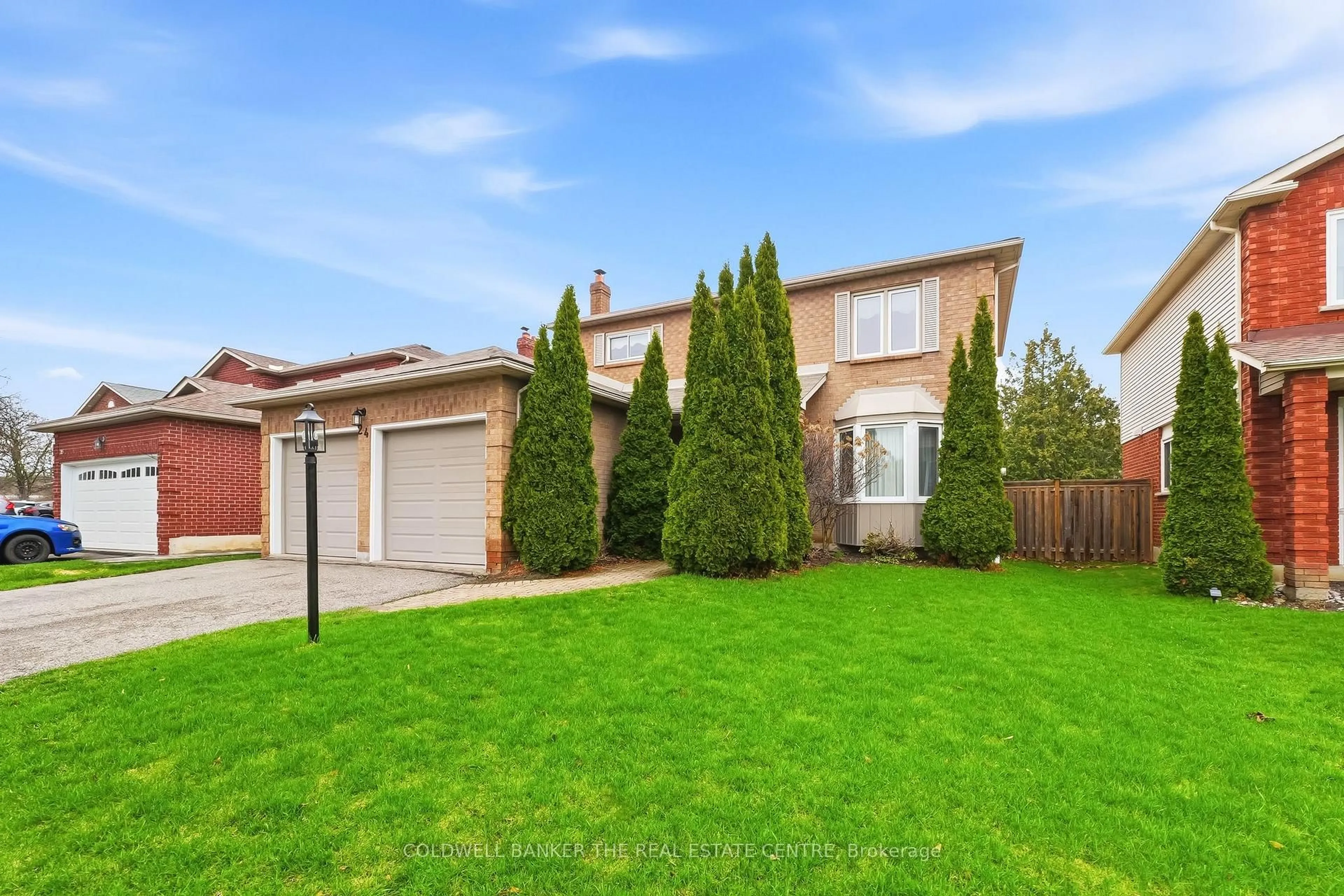 A pic from outside/outdoor area/front of a property/back of a property/a pic from drone, street for 24 Kenyon Crt, Whitby Ontario L1N 8T2