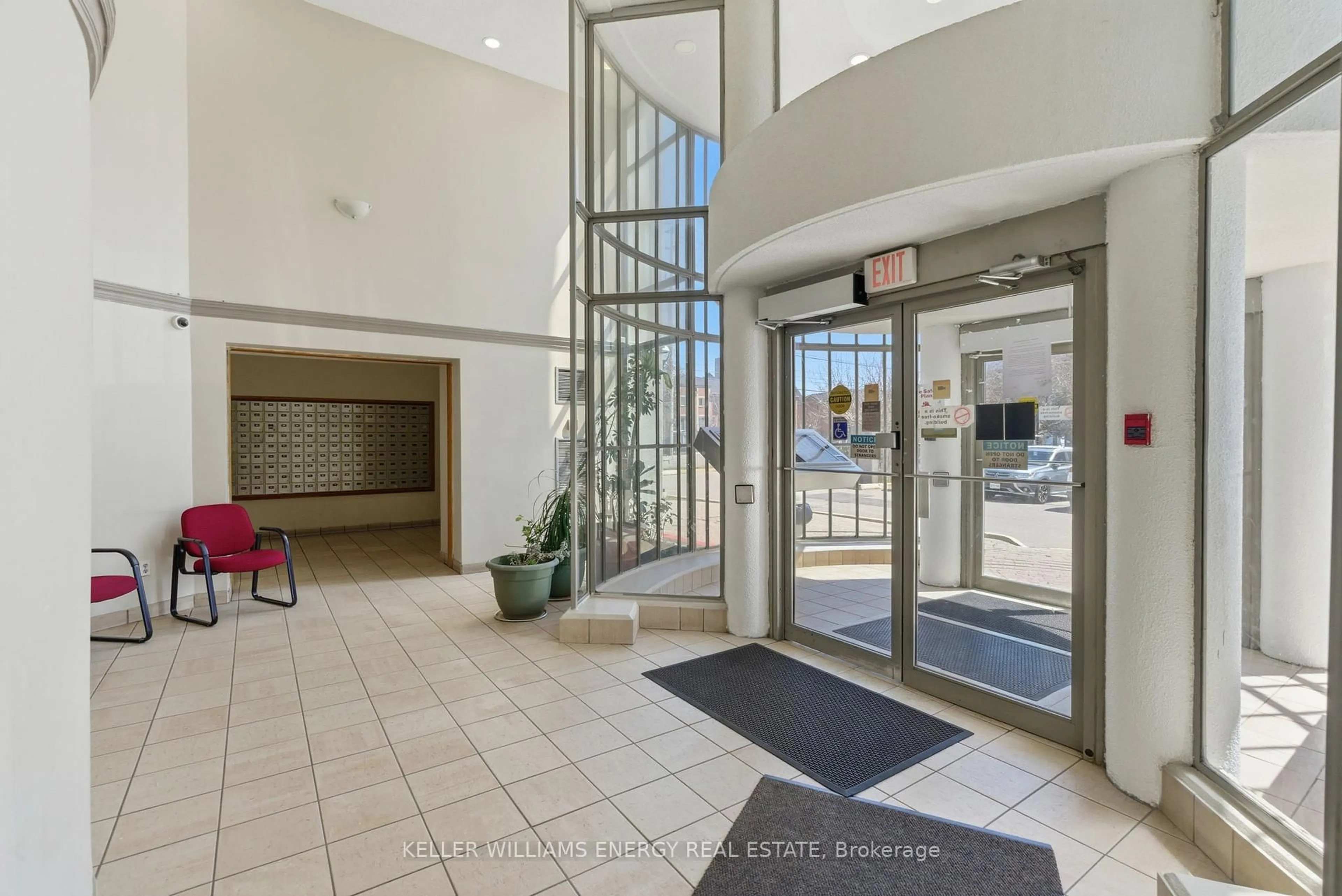 Indoor foyer for 39 Kimbercroft Crt #519, Toronto Ontario M1S 5B5
