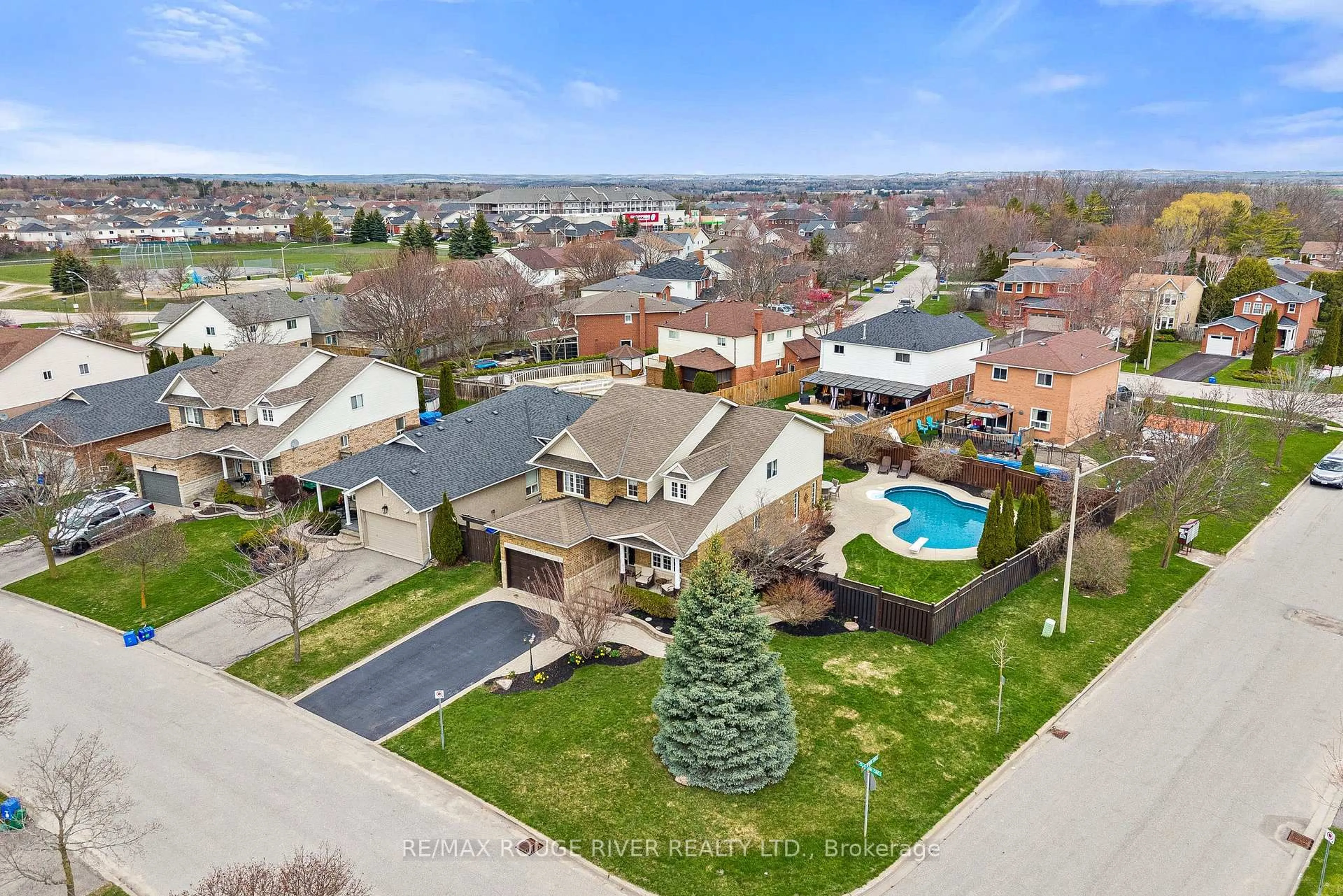 A pic from outside/outdoor area/front of a property/back of a property/a pic from drone, unknown for 9 Clayton Cres, Clarington Ontario L1C 4P2