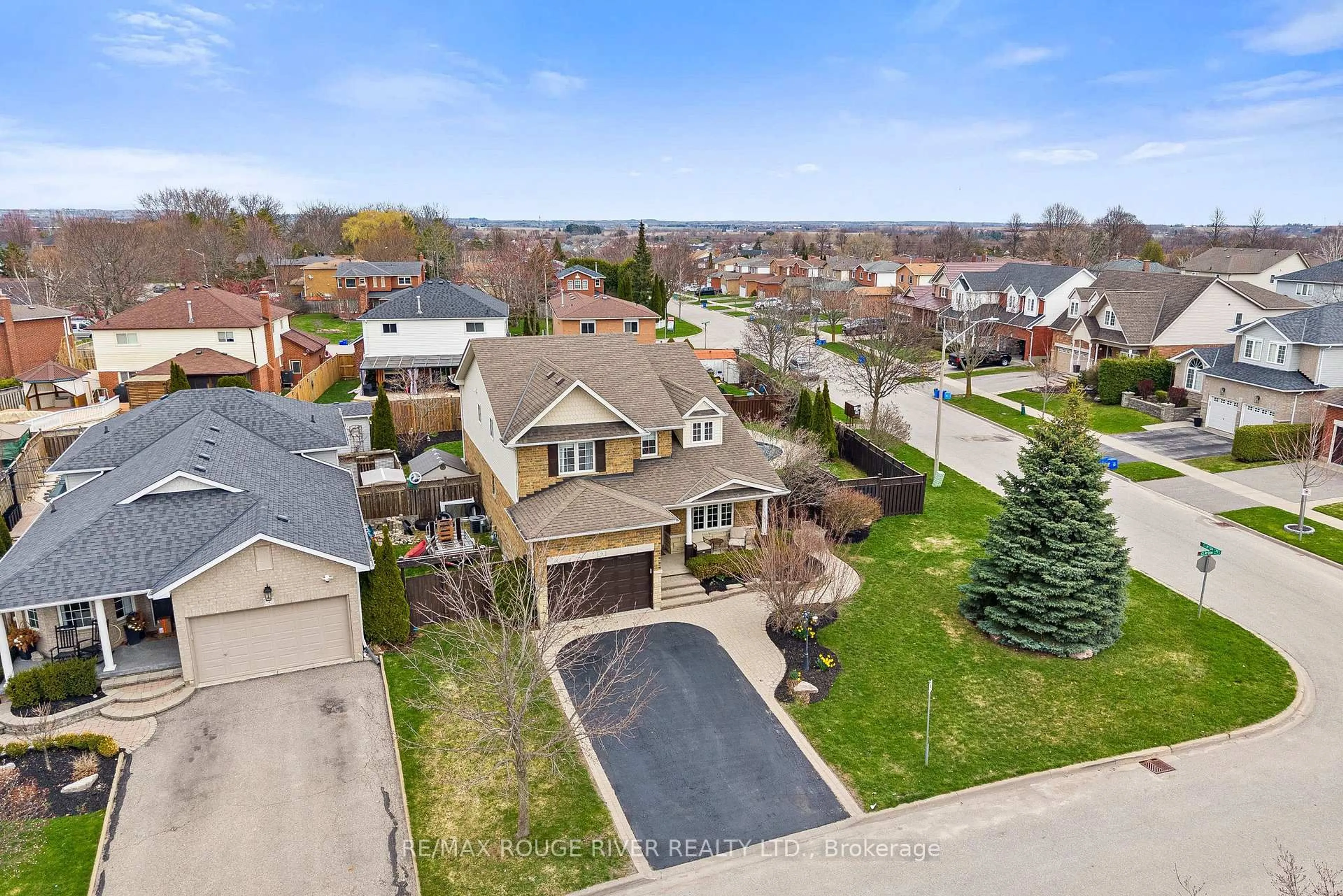 A pic from outside/outdoor area/front of a property/back of a property/a pic from drone, street for 9 Clayton Cres, Clarington Ontario L1C 4P2