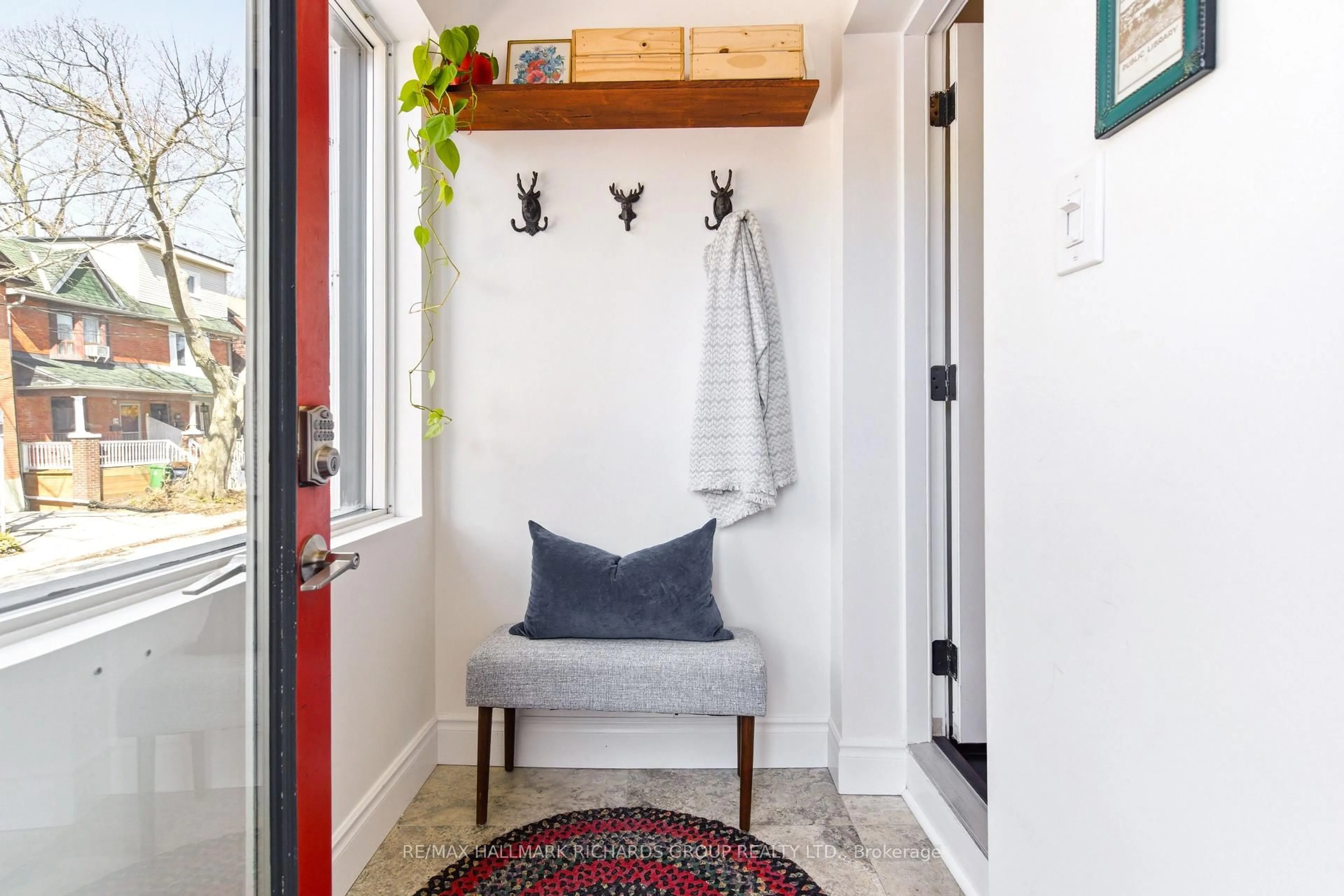 Indoor entryway for 9 Winnifred Ave, Toronto Ontario M4M 2X2