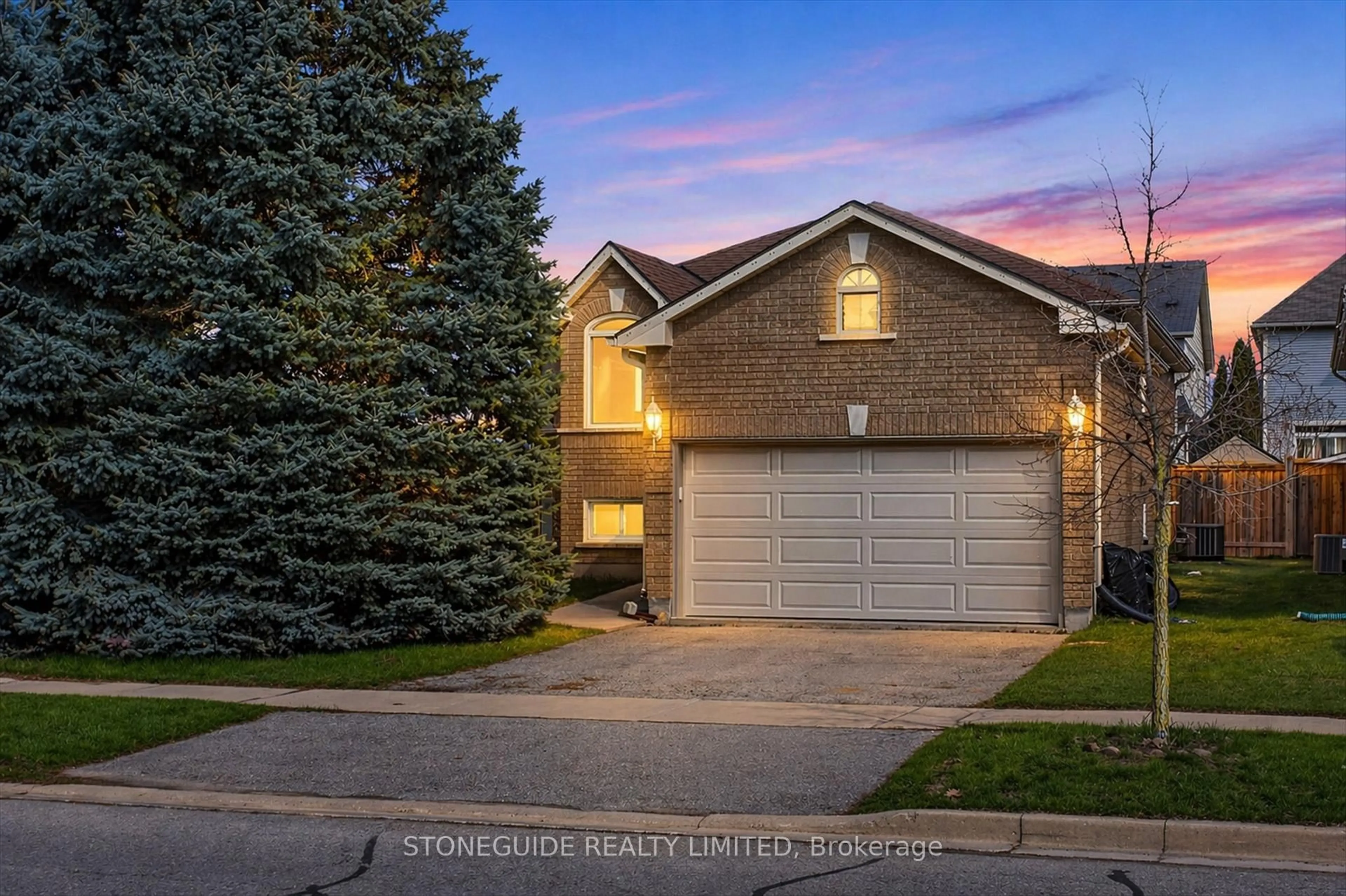 Home with brick exterior material, street for 2 Goodwin Ave, Clarington Ontario L1C 4Z4