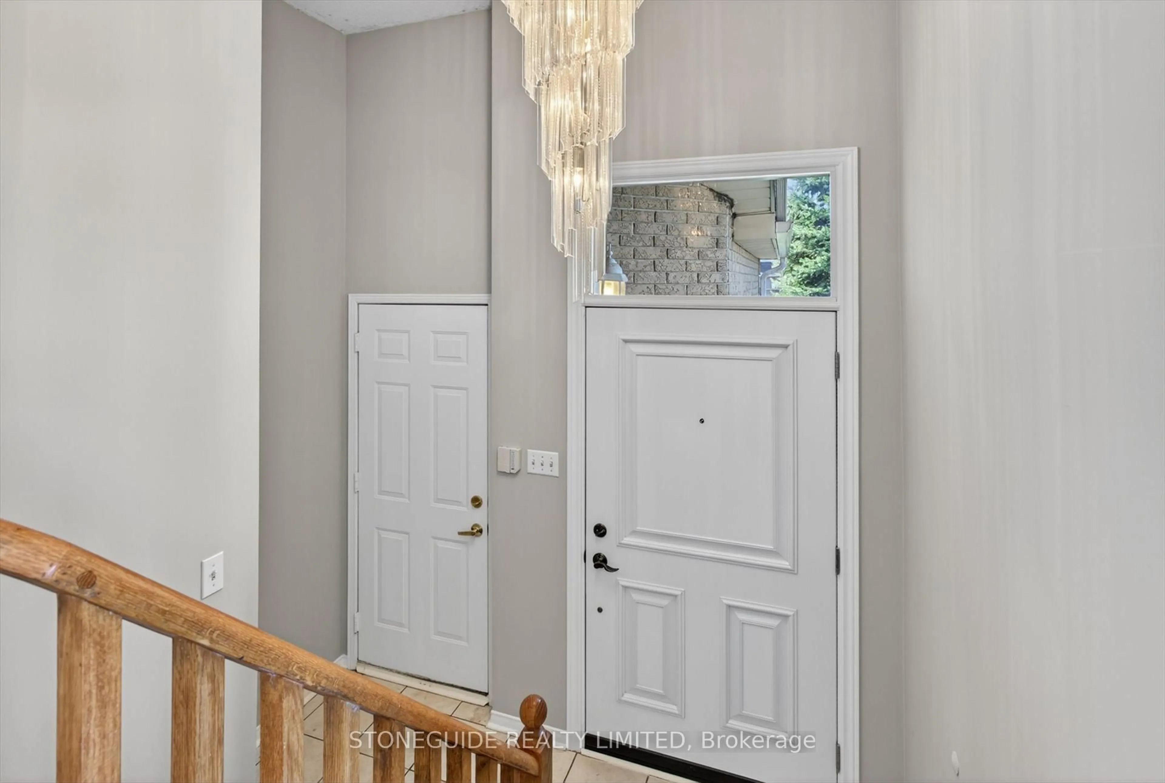 Indoor entryway for 2 Goodwin Ave, Clarington Ontario L1C 4Z4