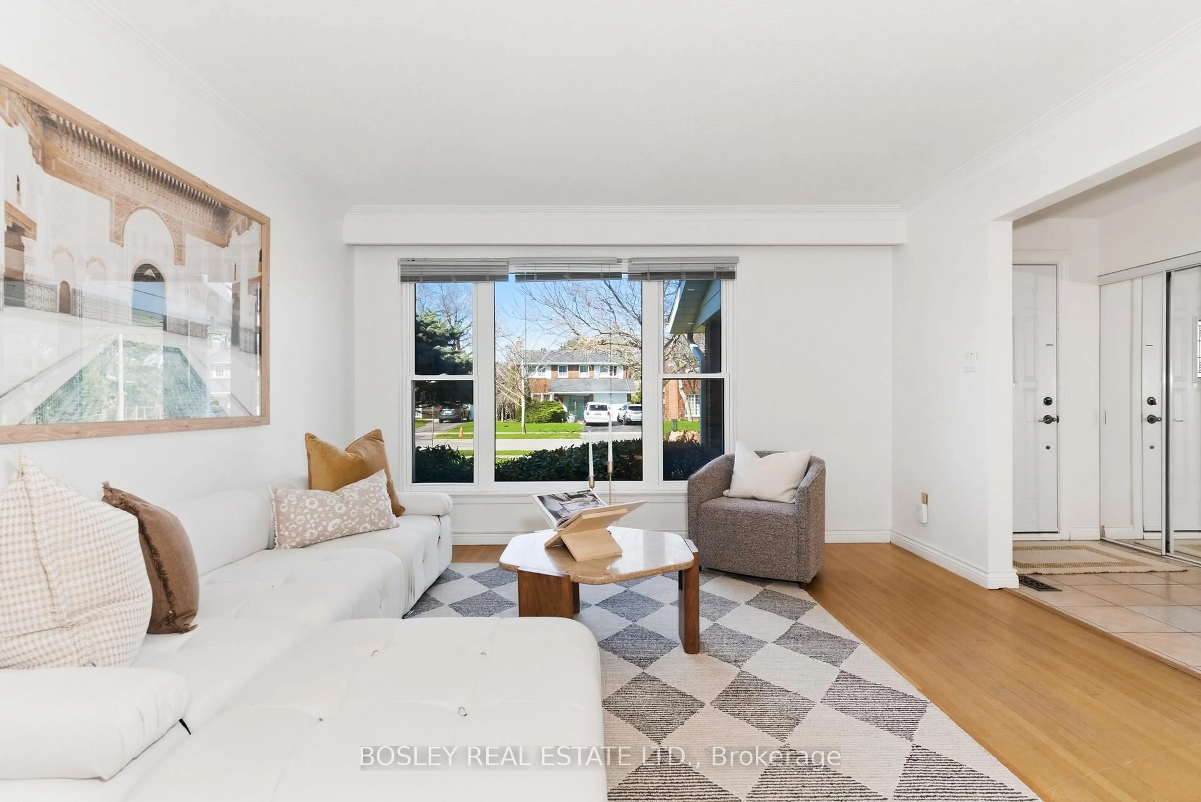 Living room with furniture, unknown for 21 Bridlewood Blvd, Toronto Ontario M1T 1P3