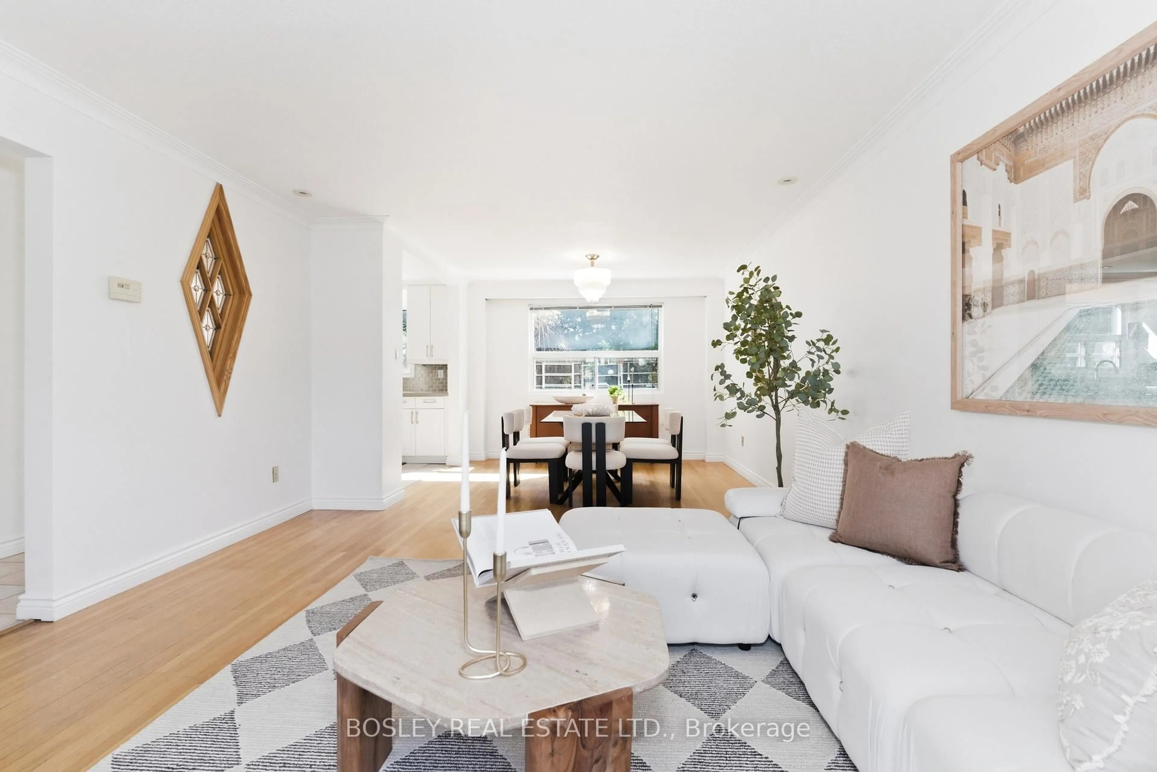 Living room with furniture, unknown for 21 Bridlewood Blvd, Toronto Ontario M1T 1P3