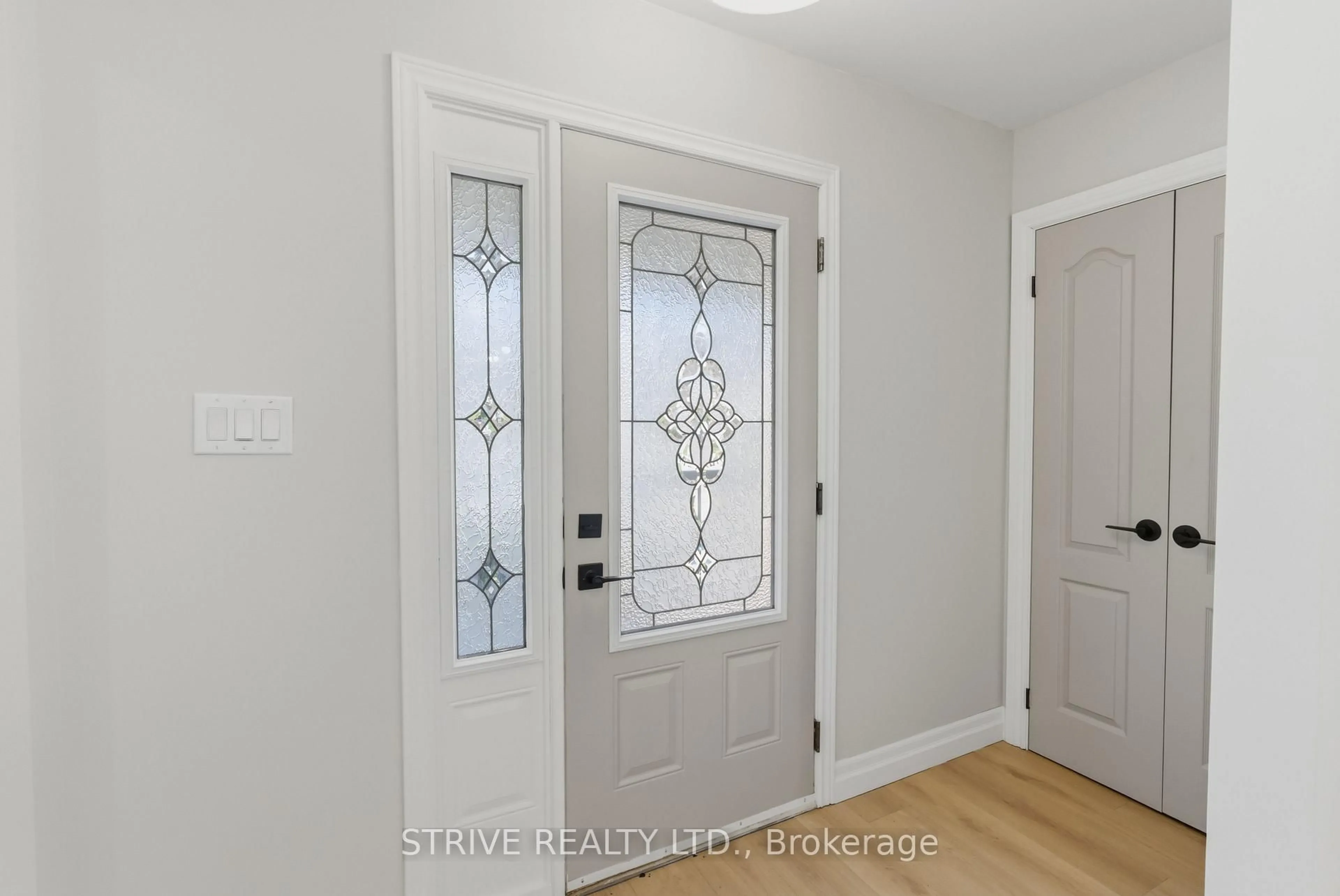 Indoor entryway for 711 Central Park Blvd, Oshawa Ontario L1G 6A8