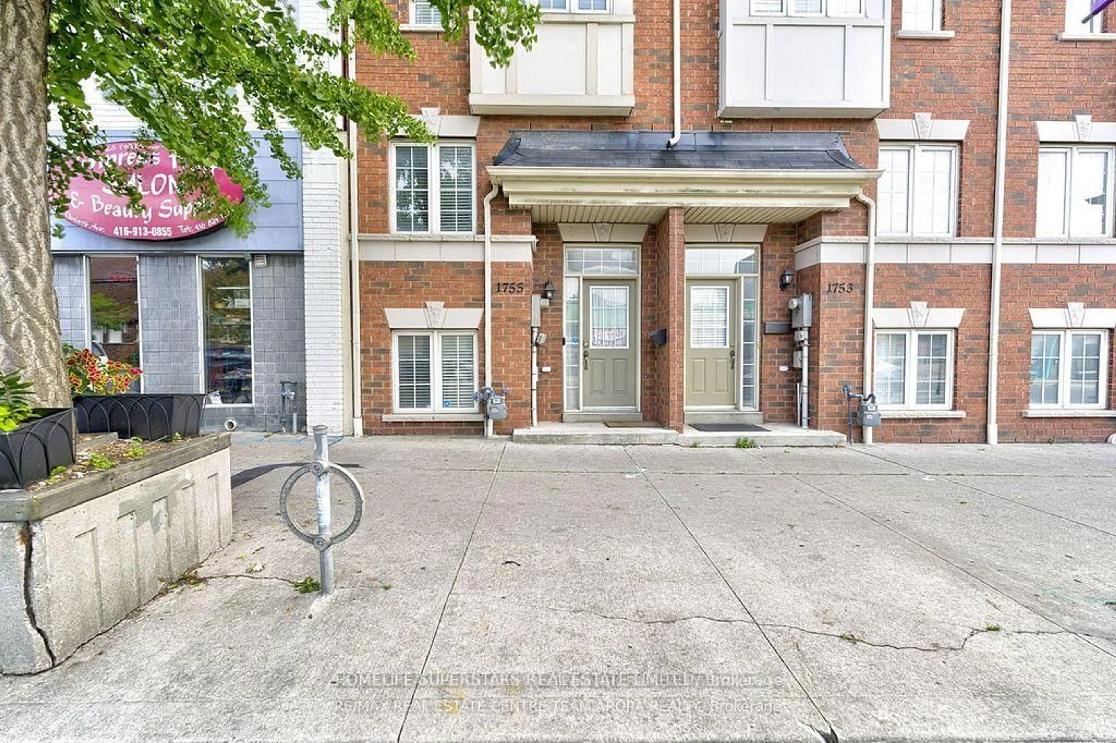Indoor foyer for 1755 Danforth Ave, Toronto Ontario M4C 1J1