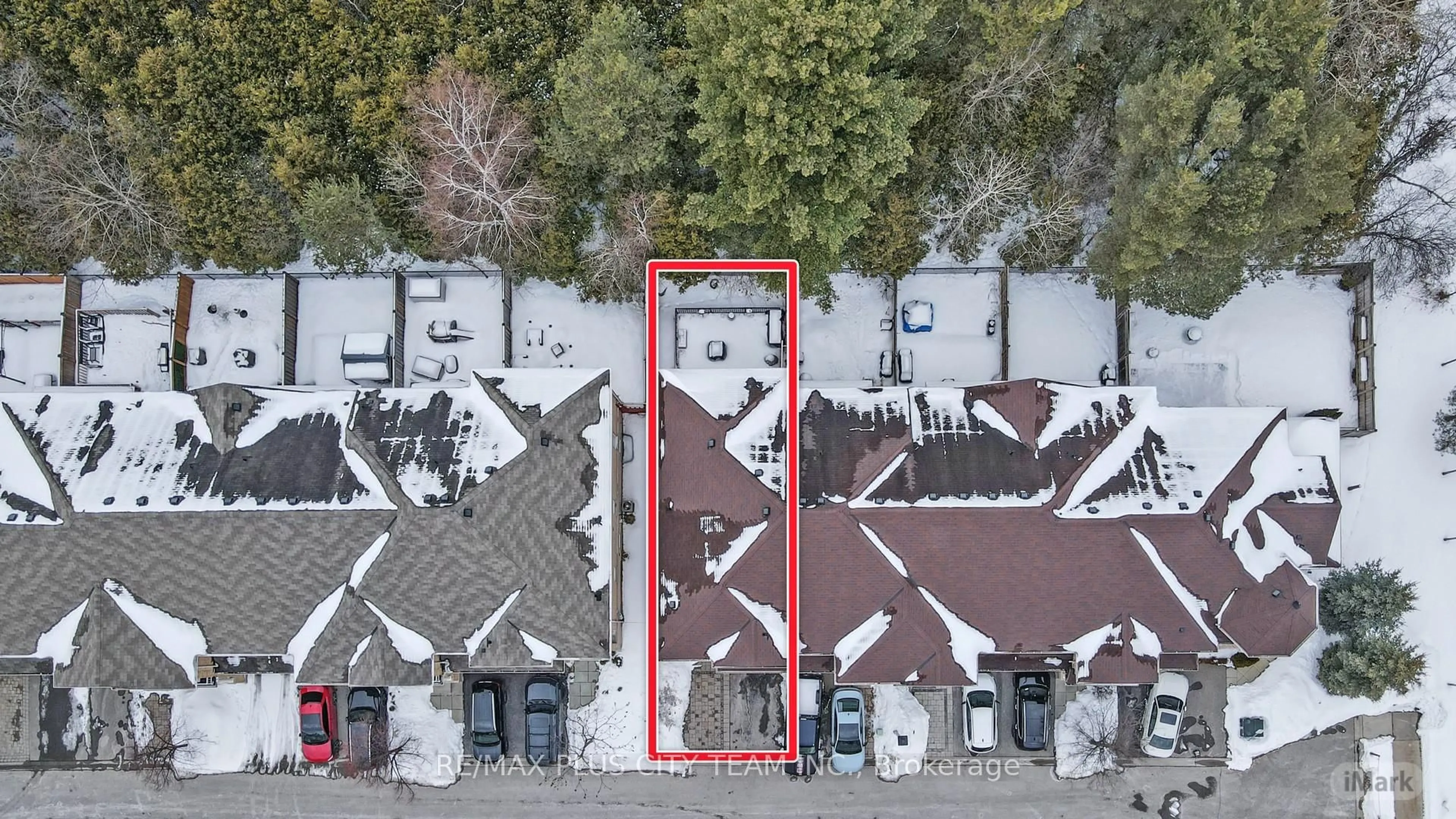 A pic from outside/outdoor area/front of a property/back of a property/a pic from drone, building for 16 Edison Way, Whitby Ontario L1R 0M3