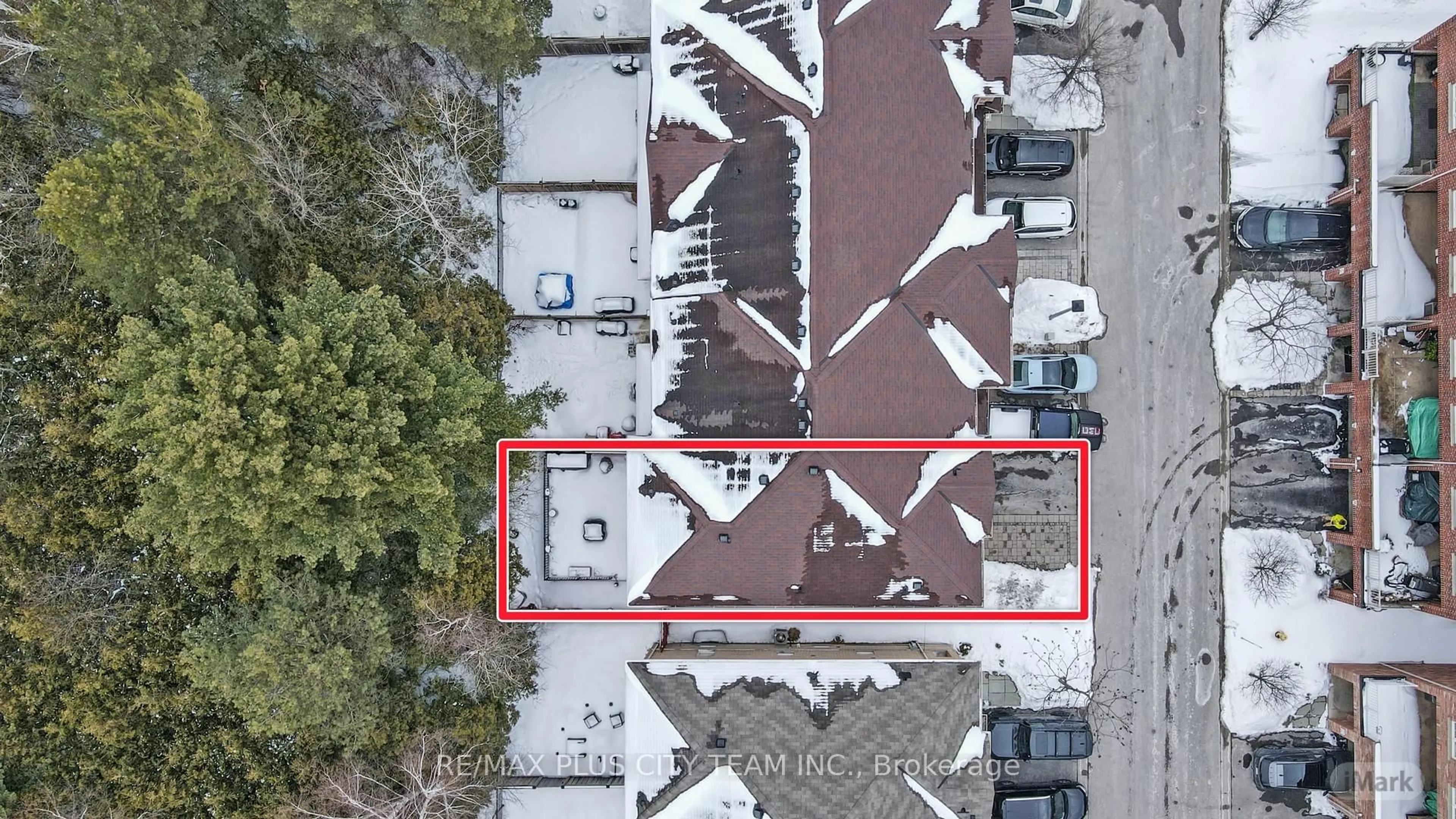 A pic from outside/outdoor area/front of a property/back of a property/a pic from drone, unknown for 16 Edison Way, Whitby Ontario L1R 0M3