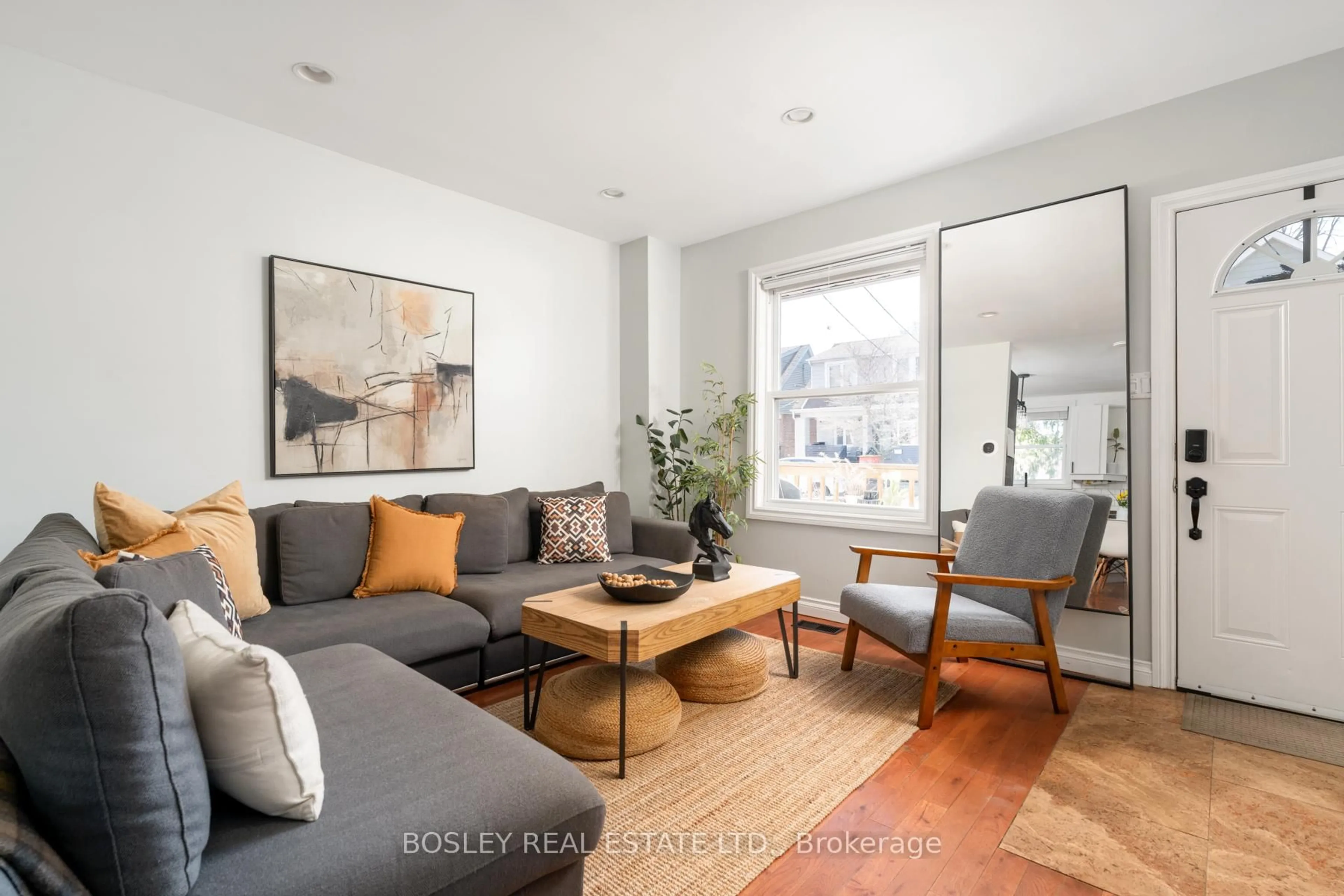 Living room with furniture, unknown for 24 Queensdale Ave, Toronto Ontario M4J 1X9