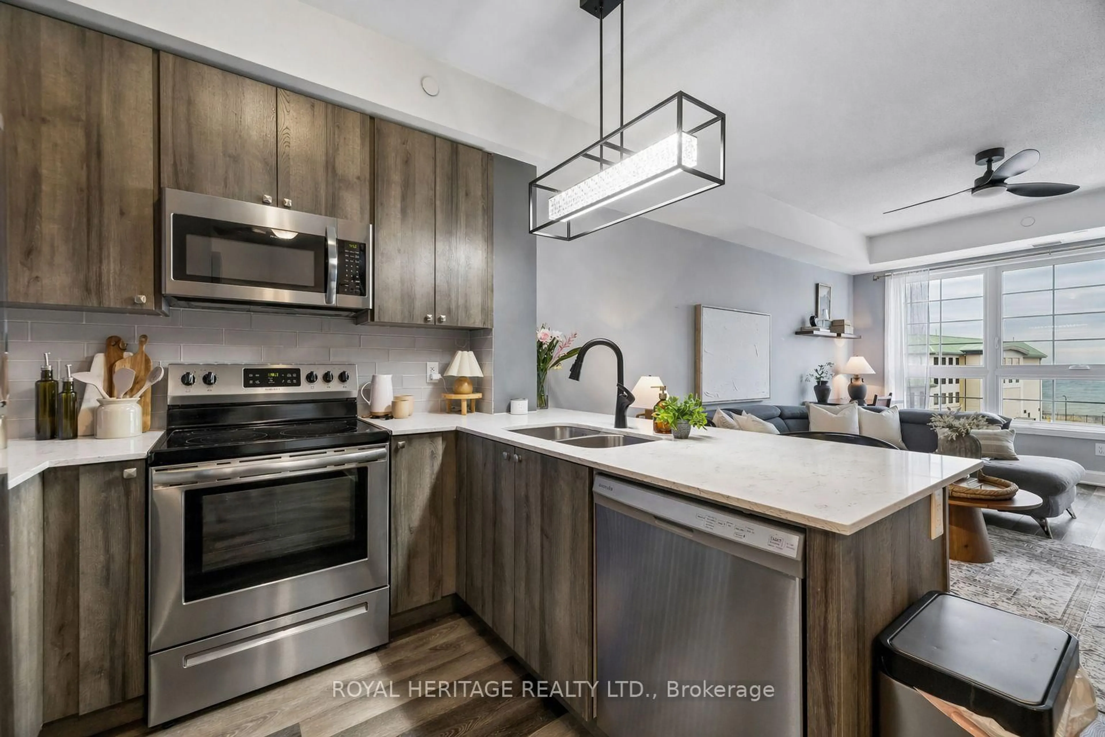 Open concept kitchen, unknown for 50 Lakebreeze Dr #309, Clarington Ontario L1B 0V9