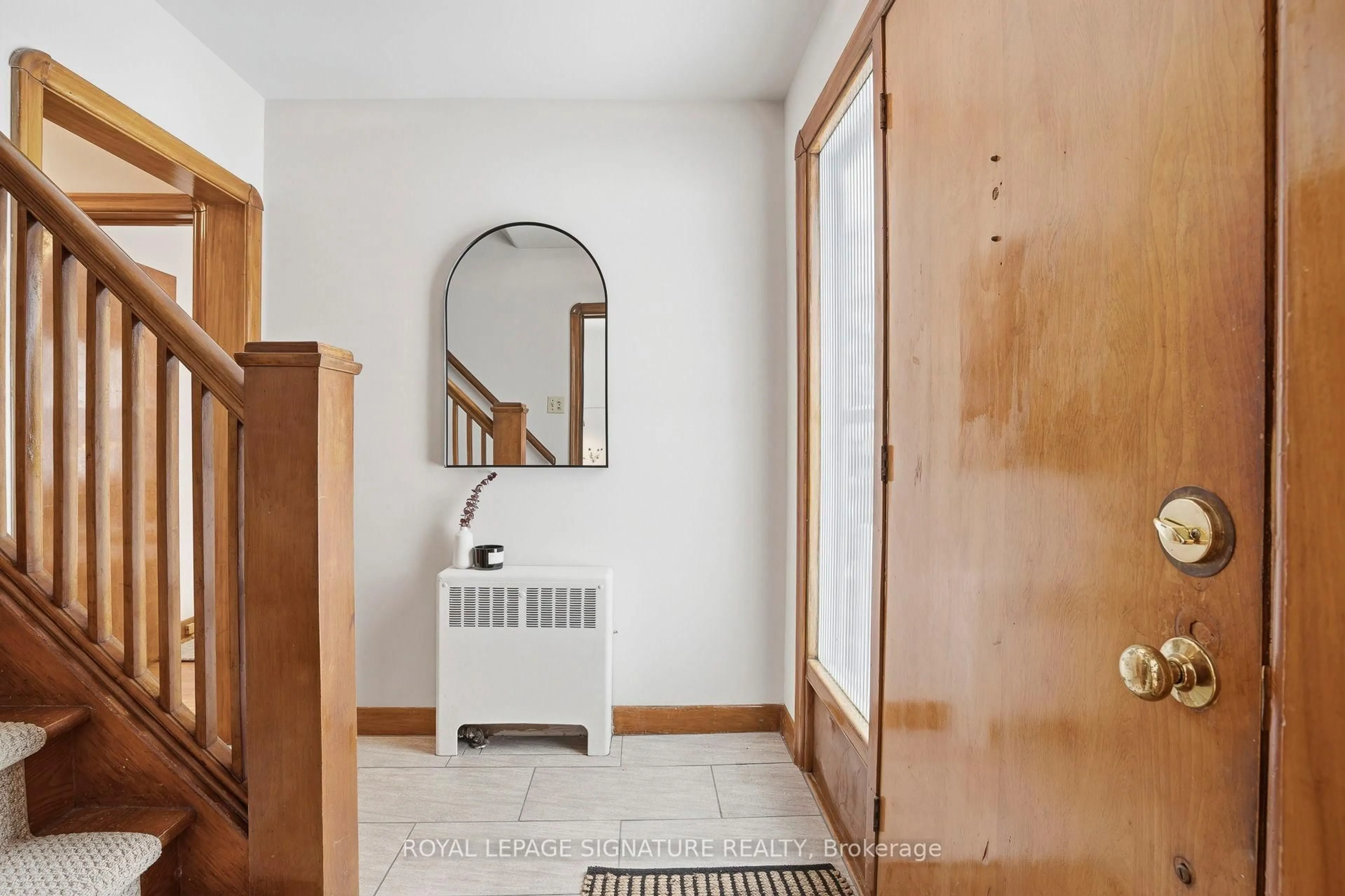 Indoor entryway for 11 Innisdale Dr, Toronto Ontario M1R 1C4