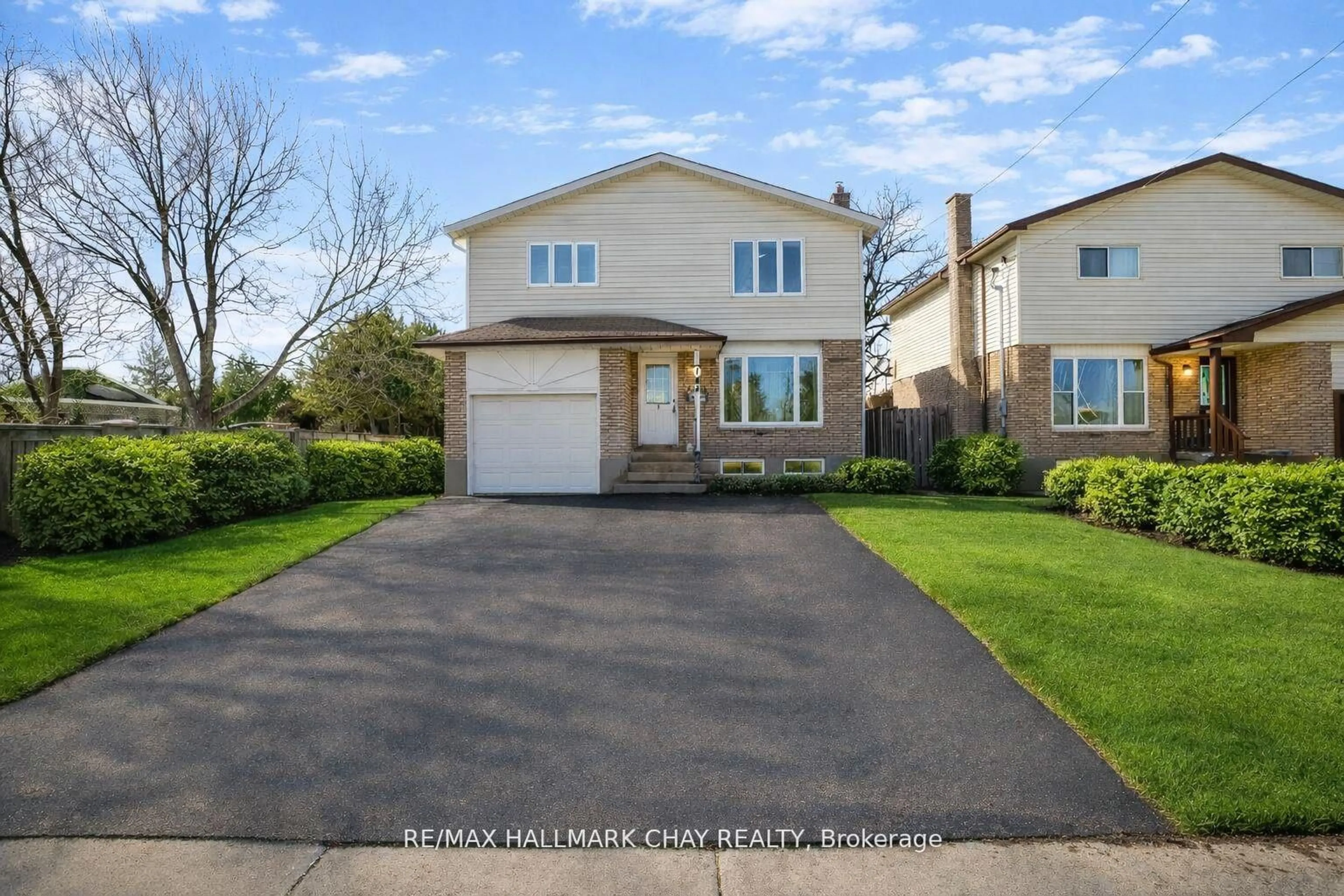 Home with vinyl exterior material, street for 704 Brock St, Whitby Ontario L1N 4L2