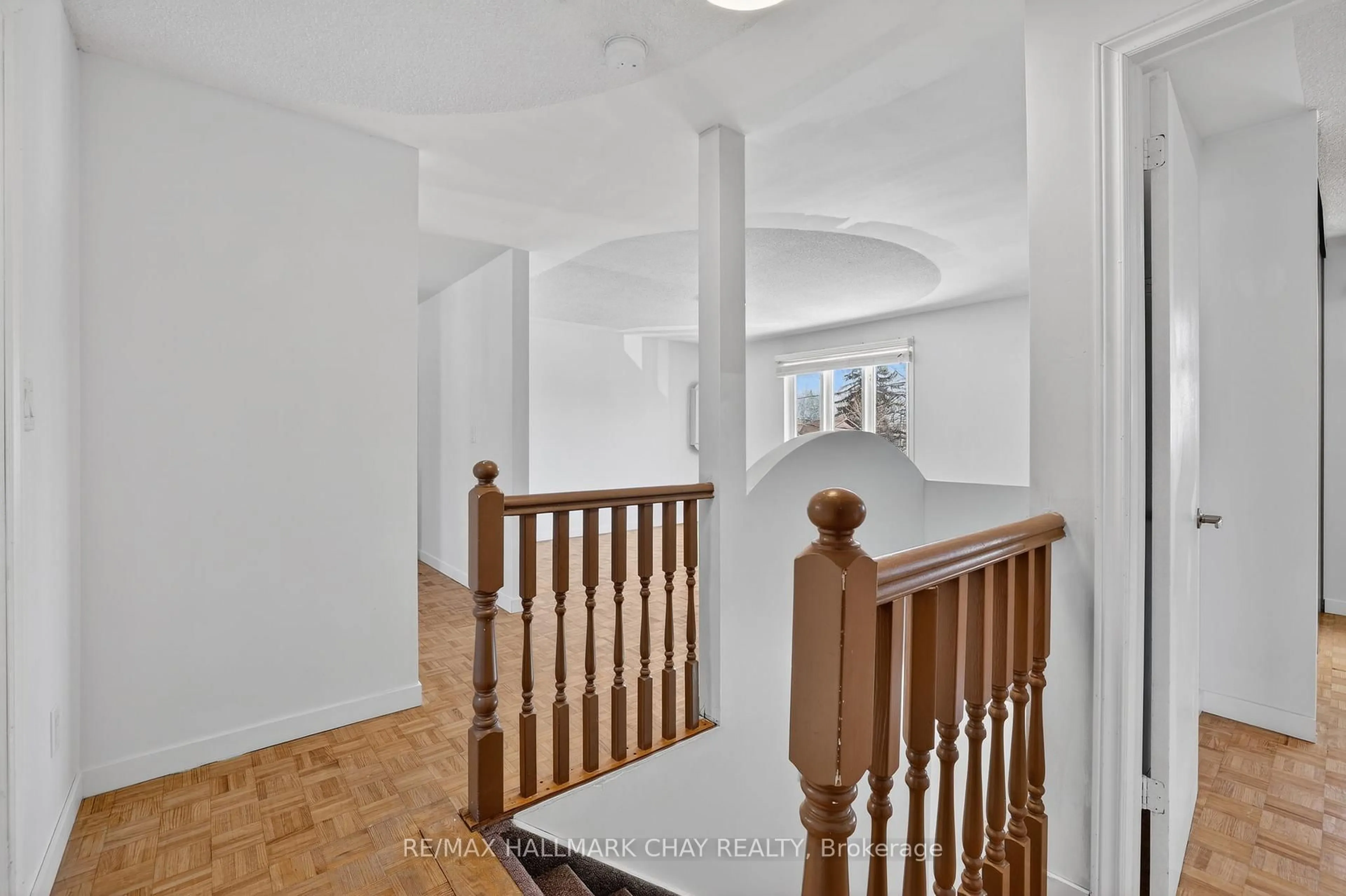 Unknown for 704 Brock St, Whitby Ontario L1N 4L2